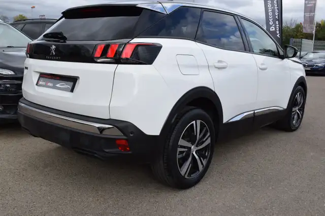 Peugeot 3008 view 3