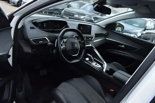 Peugeot 3008 view 4