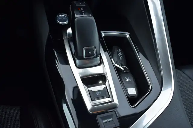 Peugeot 3008 view 9