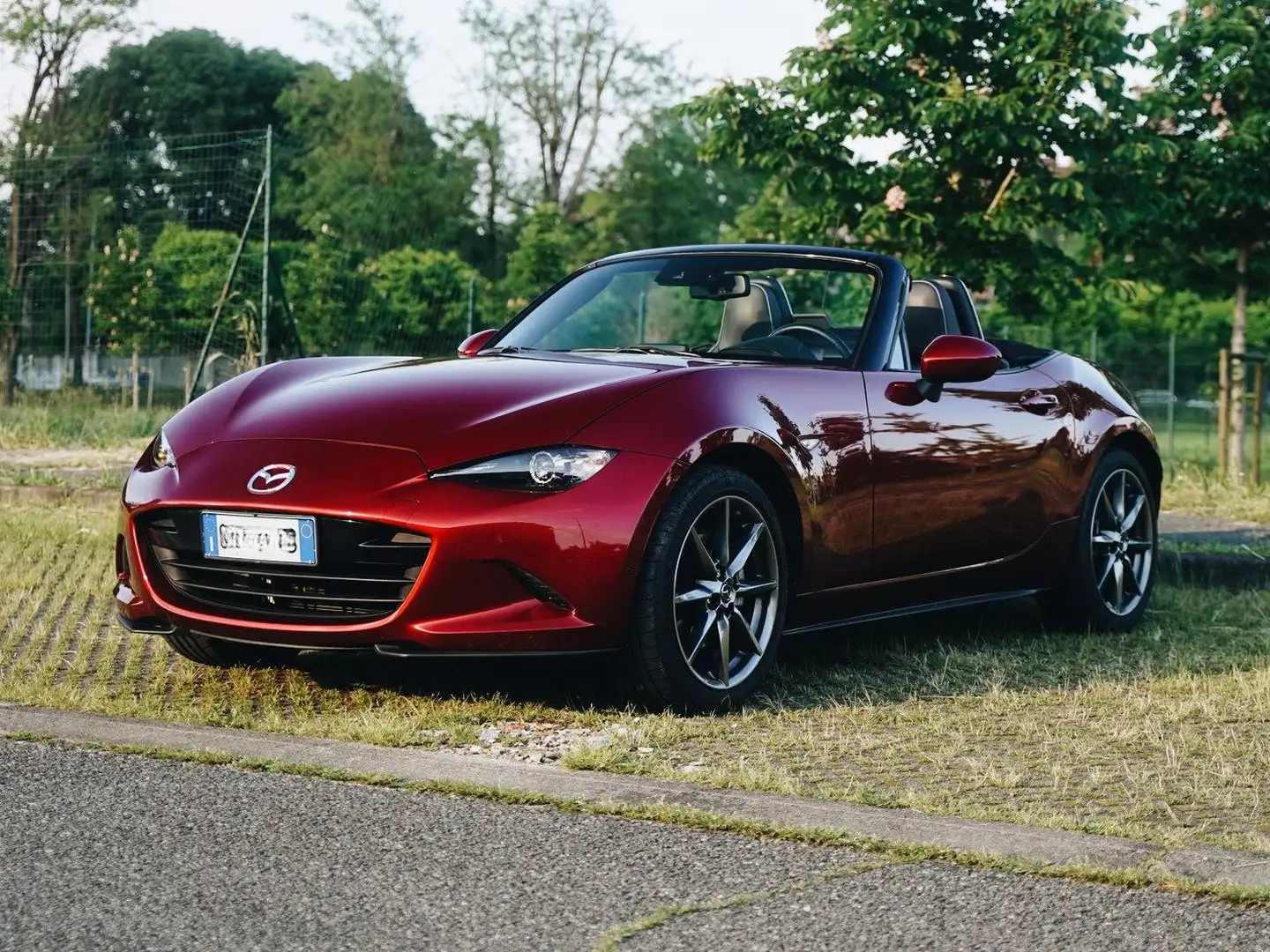 Mazda MX-5 Soft Top 2.0 Sport 184cv - Stock Rouge - 1