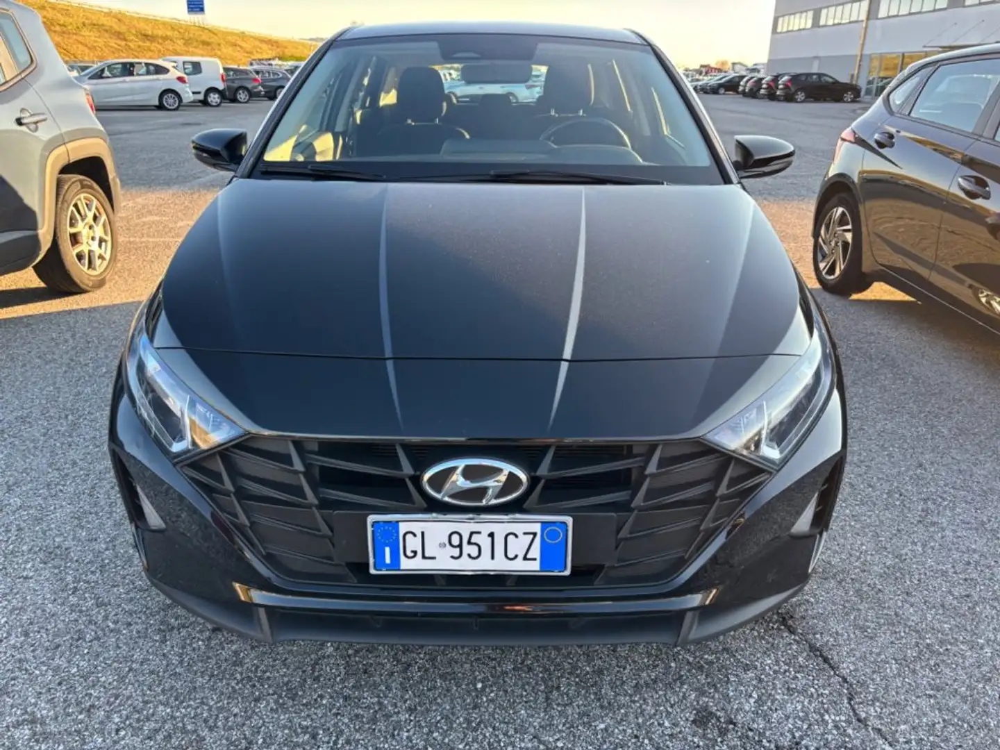 Hyundai i20 1.2 MPI MT Connectline Zwart - 2
