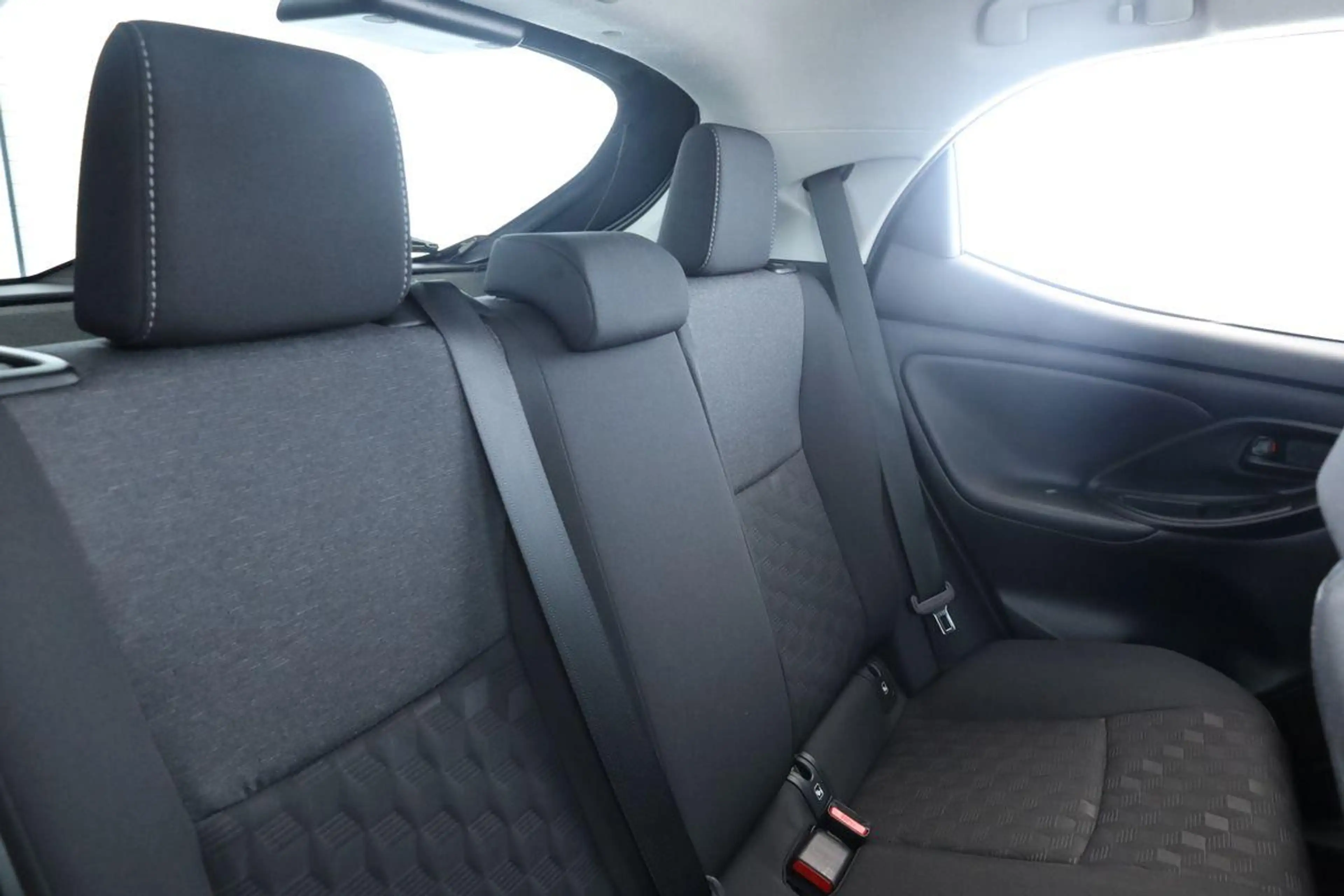 Toyota Yaris Hybrid 116 Teamplayer LED App SHZ Key Kam — photo 13