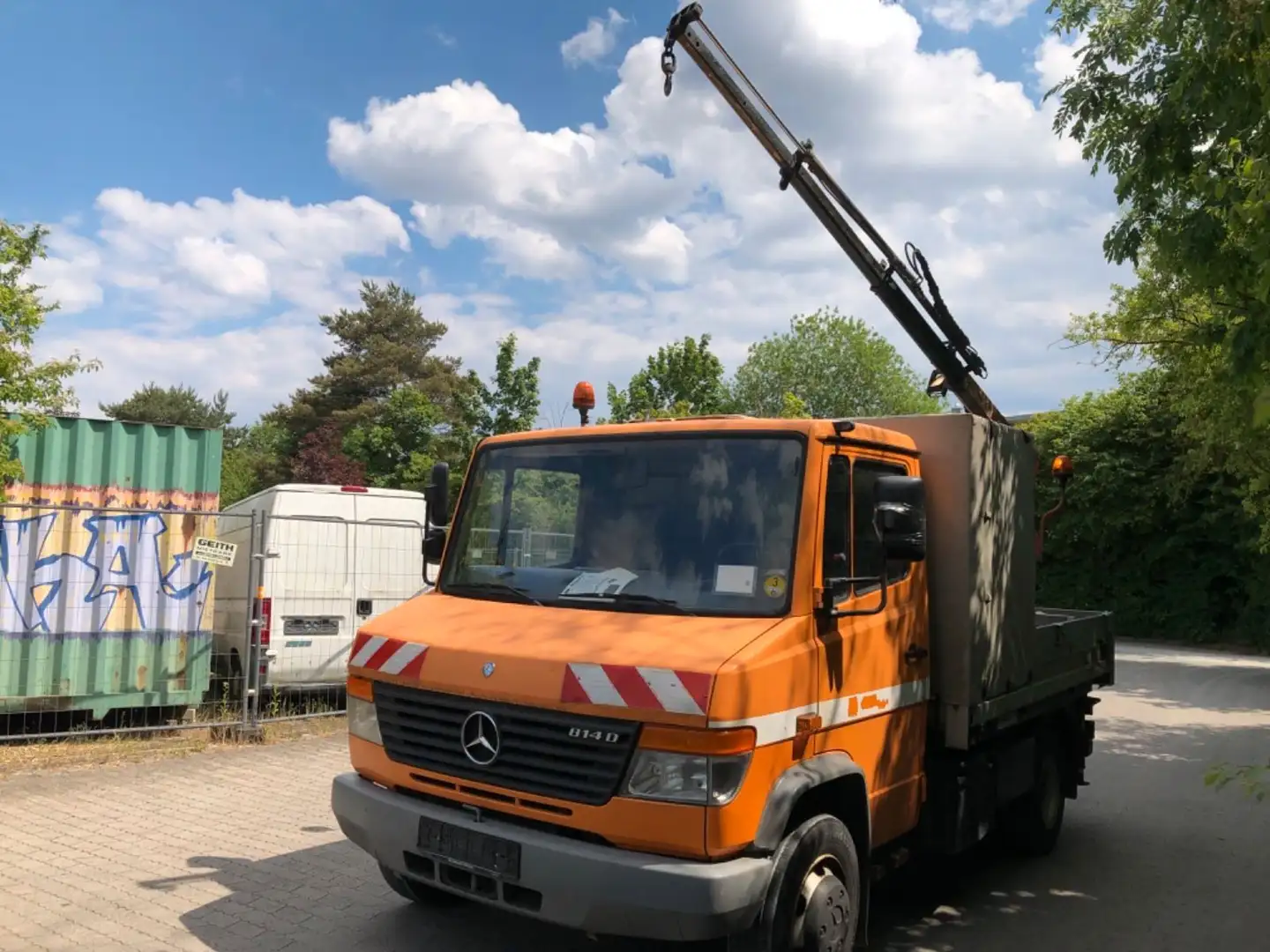 Mercedes-Benz Vario 614 D Pritsche * Kran * Orange - 1