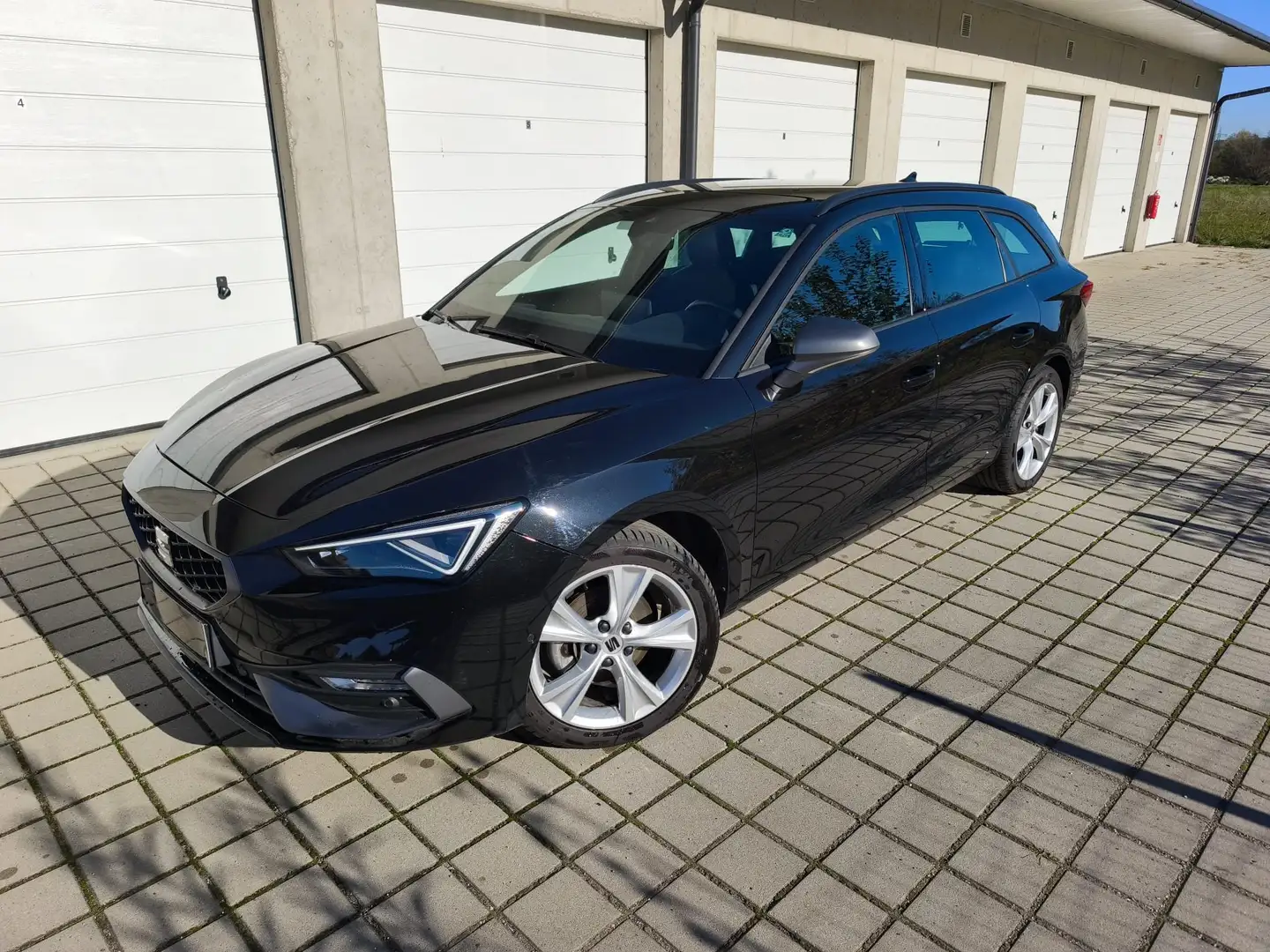 SEAT Leon Leon SP FR 2,0 TDI *Ö-Paket*Beschädigt* Schwarz - 1
