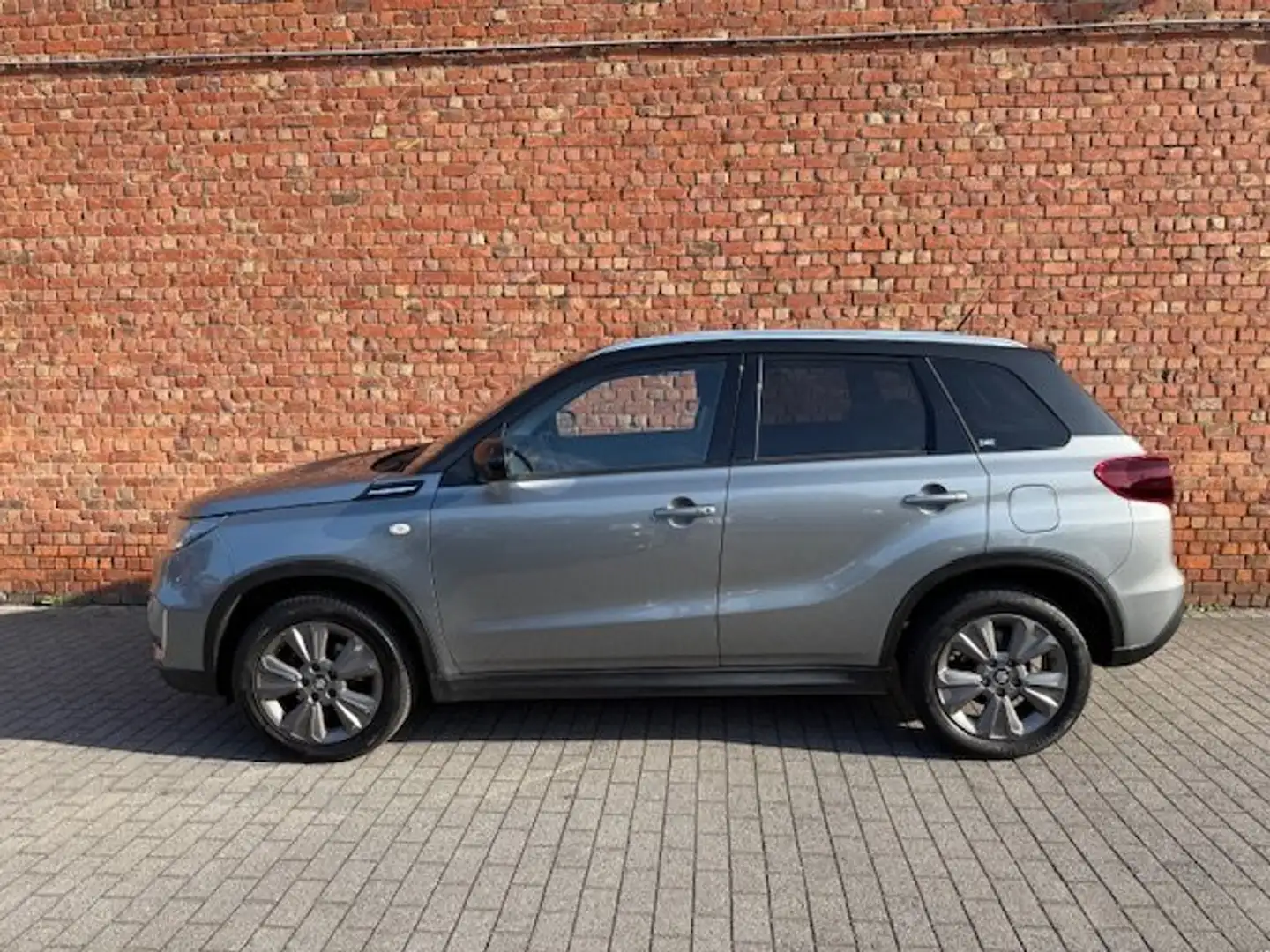 Suzuki Grand Vitara GL+ Mild Hybrid Gris - 2