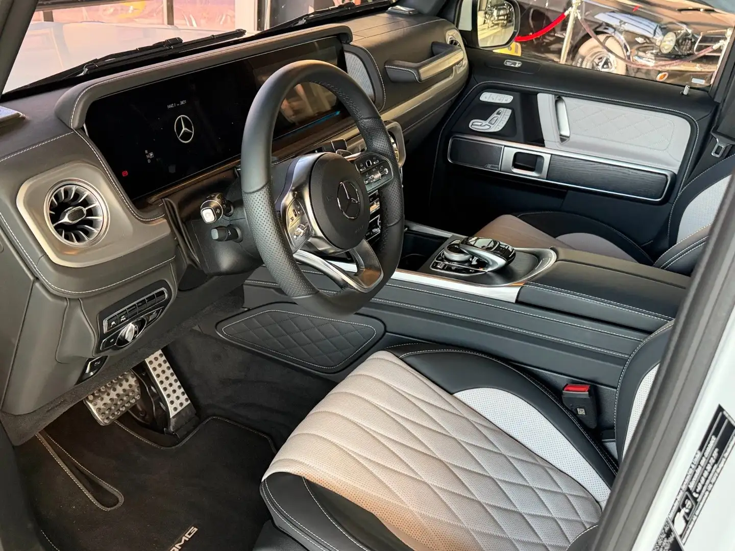 Mercedes-Benz G 500 9G-TR. FINAL EDITION WEIß-MATT Leder-Weiß Bílá - 2