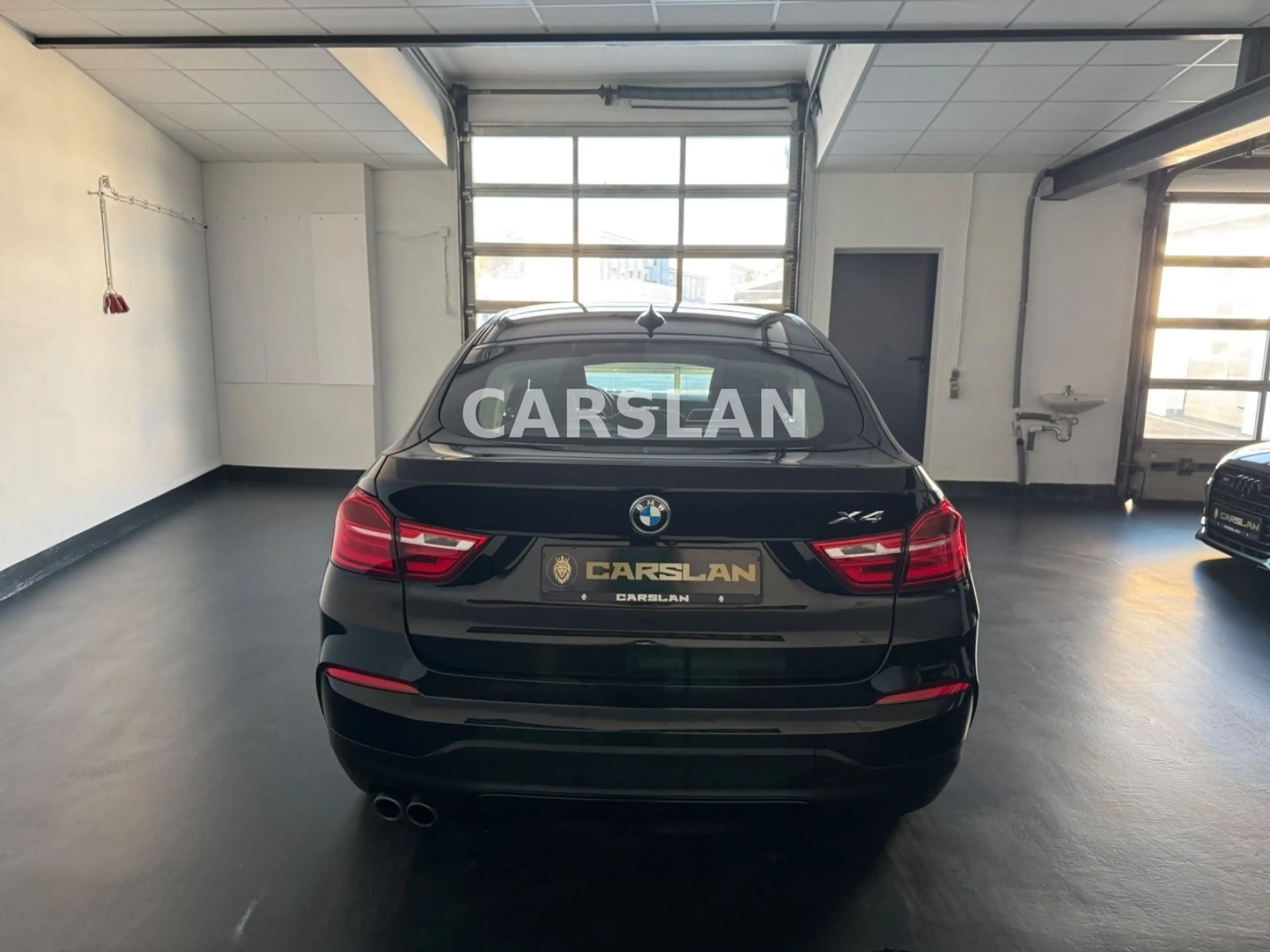 BMW X4 xDrive 28i ADVANTAGE 20"+2.HND+LED+NAVI+R.KAM — photo 11