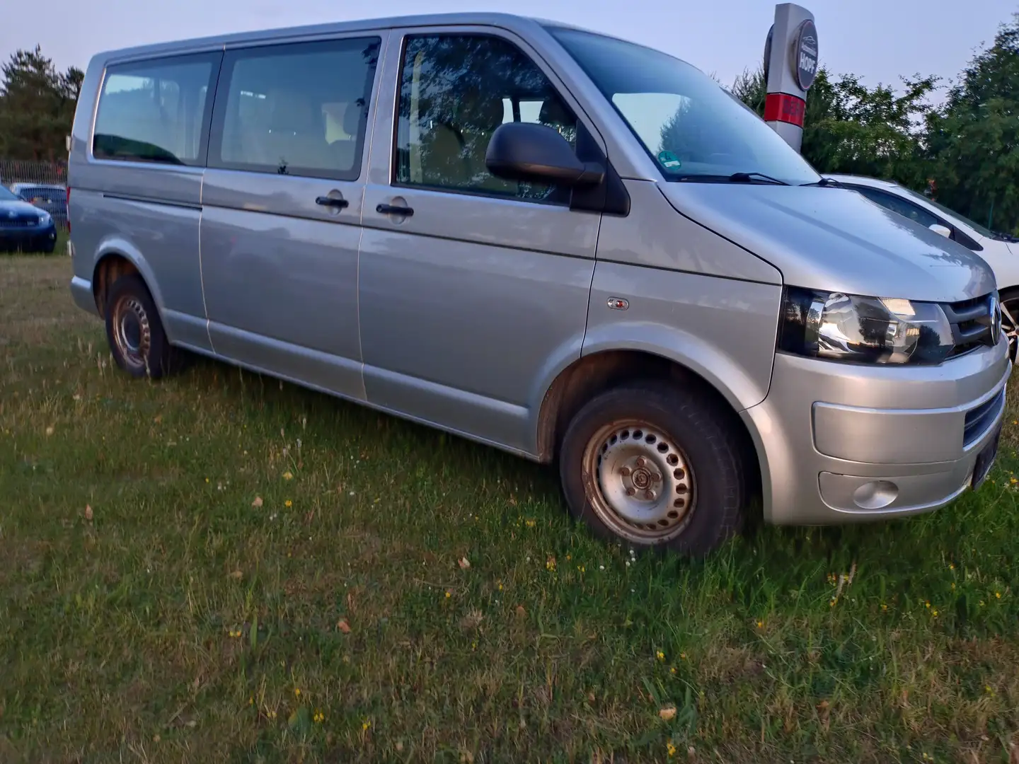 Volkswagen T5 Transporter Kombi lang Silber - 2