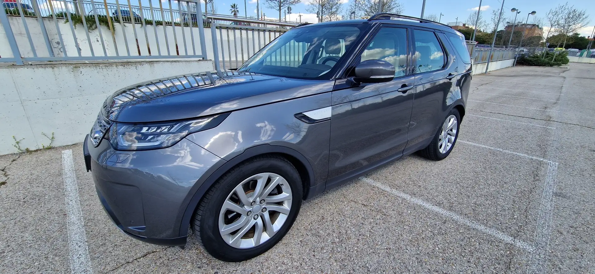 Land Rover Discovery 2.0SD4 HSE Luxury Aut. - 1