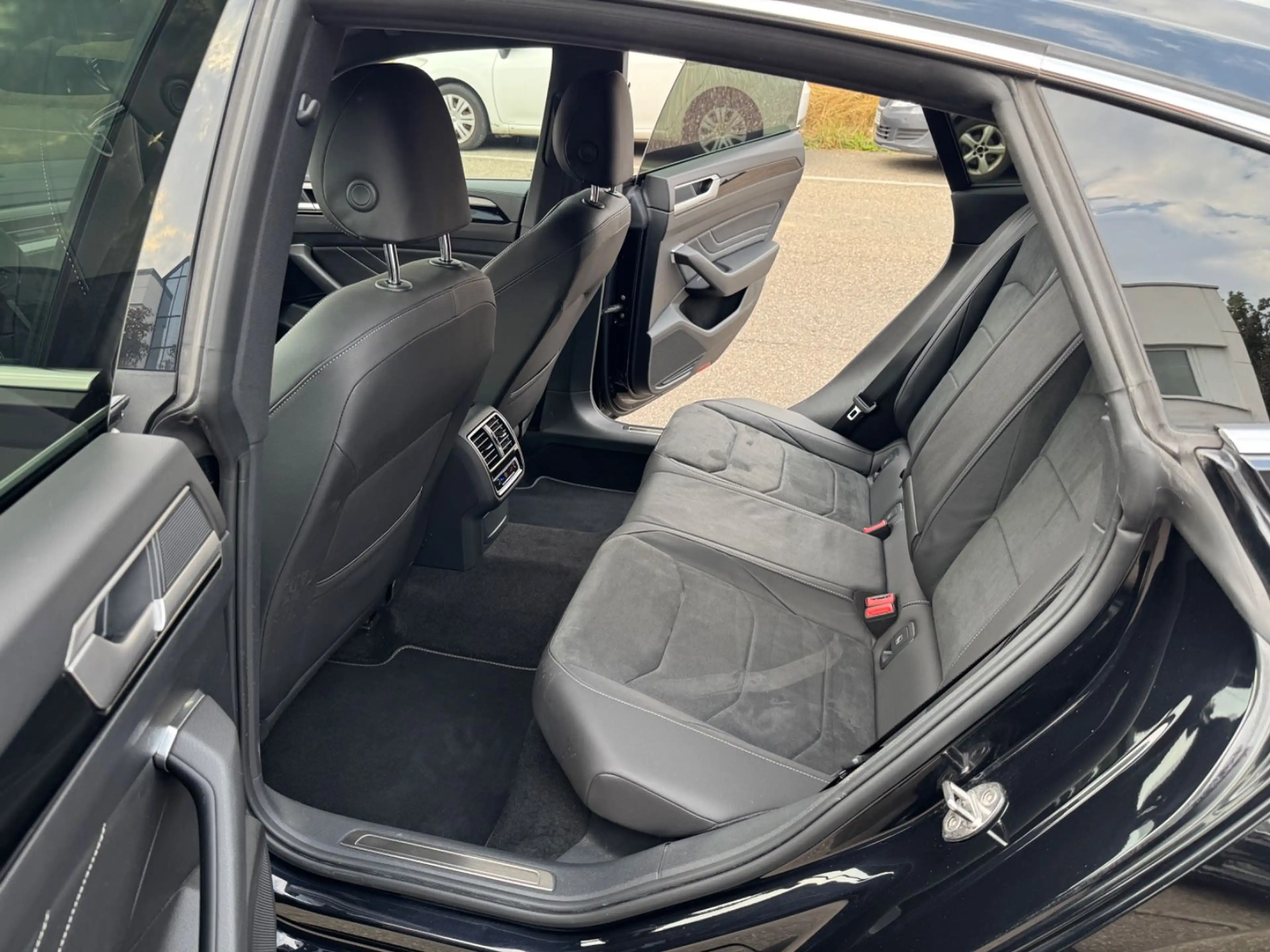 Volkswagen Arteon 2.0 TDI R-Line Navi LED Kamera ACC AHK 1. — photo 13