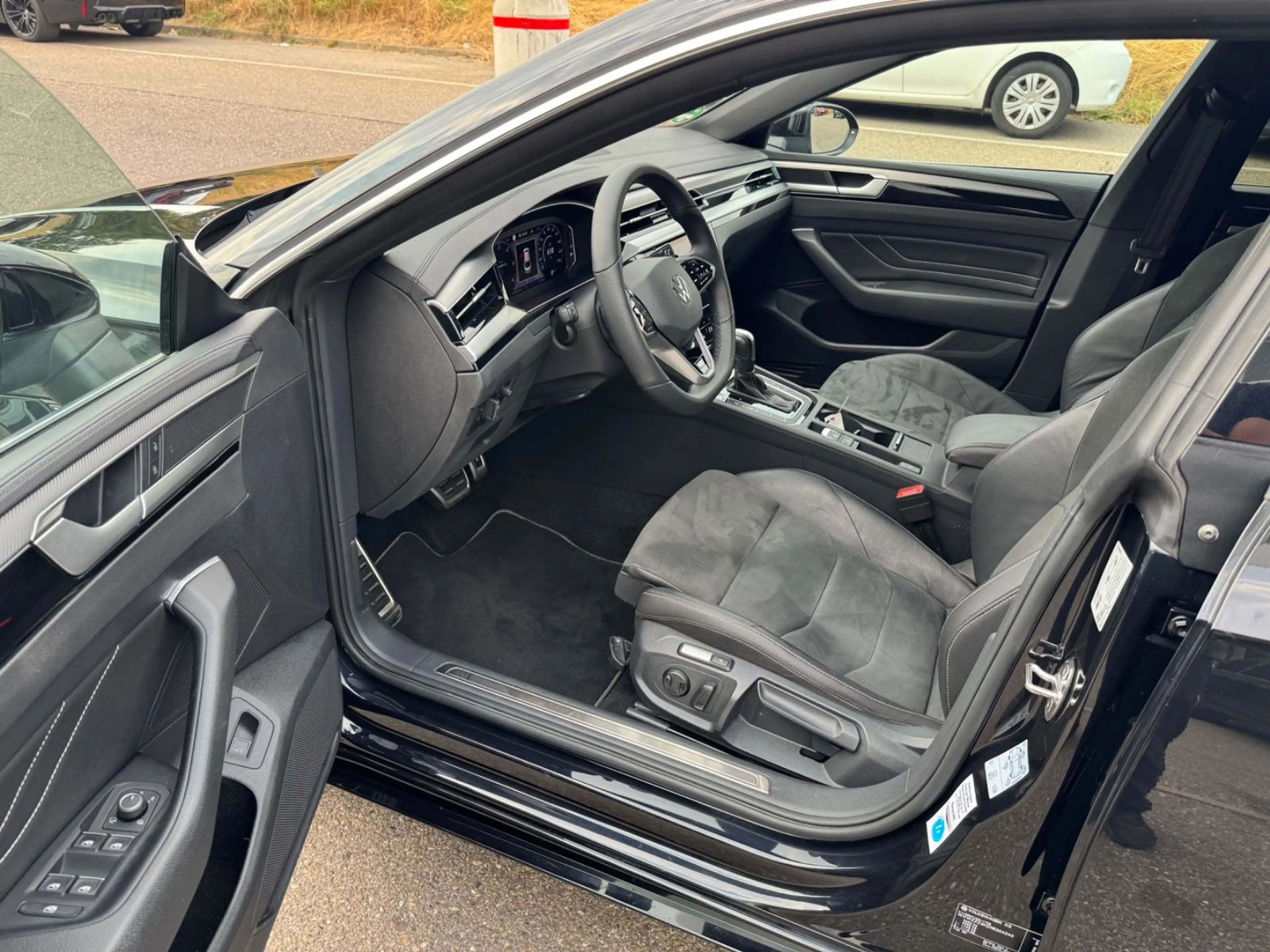 Volkswagen Arteon 2.0 TDI R-Line Navi LED Kamera ACC AHK 1. — photo 11