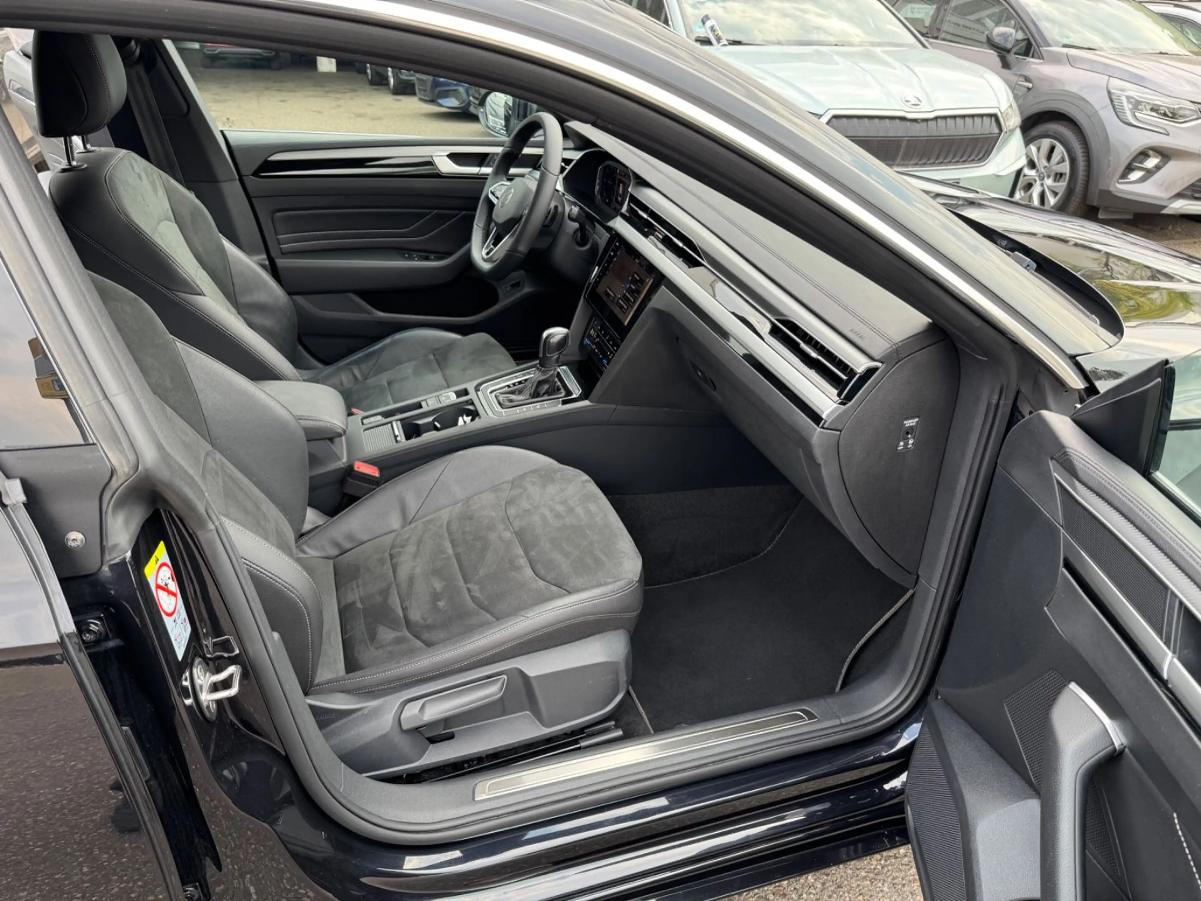 Volkswagen Arteon 2.0 TDI R-Line Navi LED Kamera ACC AHK 1. — photo 12
