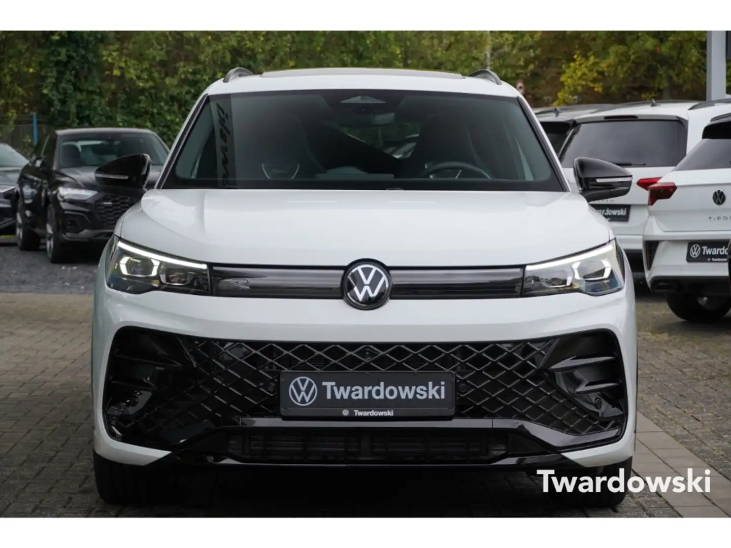 Volkswagen Tiguan R-Line AHK Pano 360° ACC Travel Matrix Weiß - 2