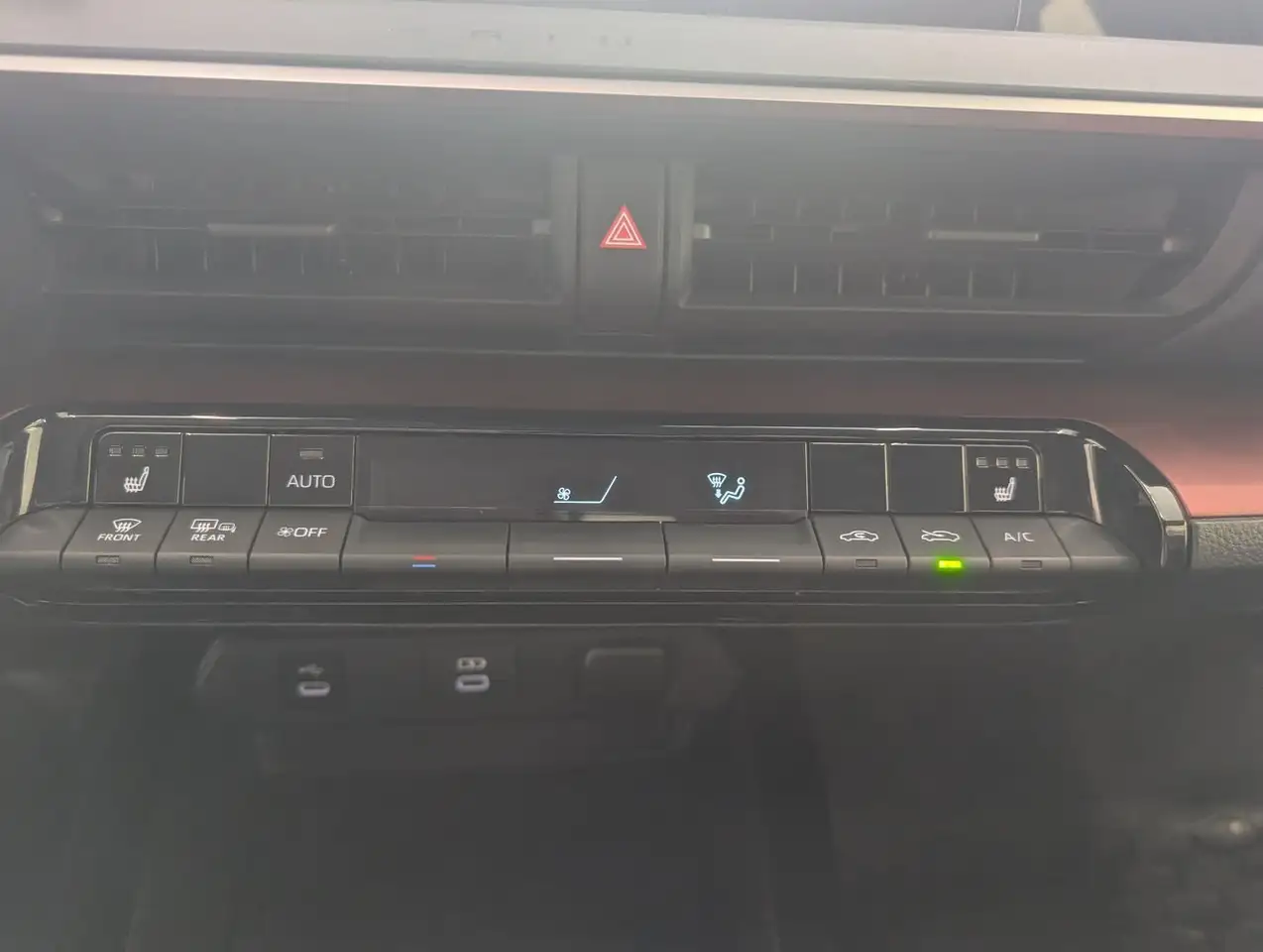 Toyota Prius Prime снимка Toyota Prius Prime