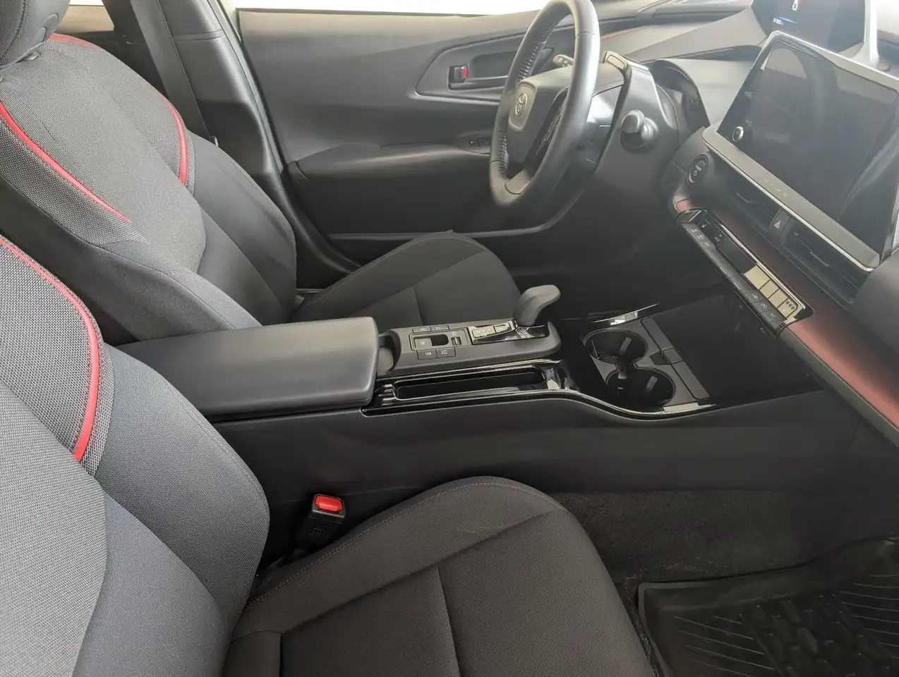 Toyota Prius Prime снимка Toyota Prius Prime