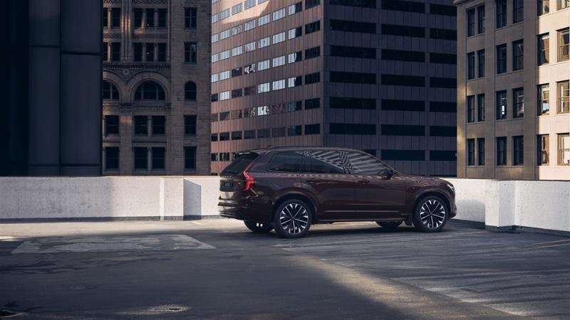 2026 Volvo XC90 Ultra 7-Seater (Dark Theme) alt 2