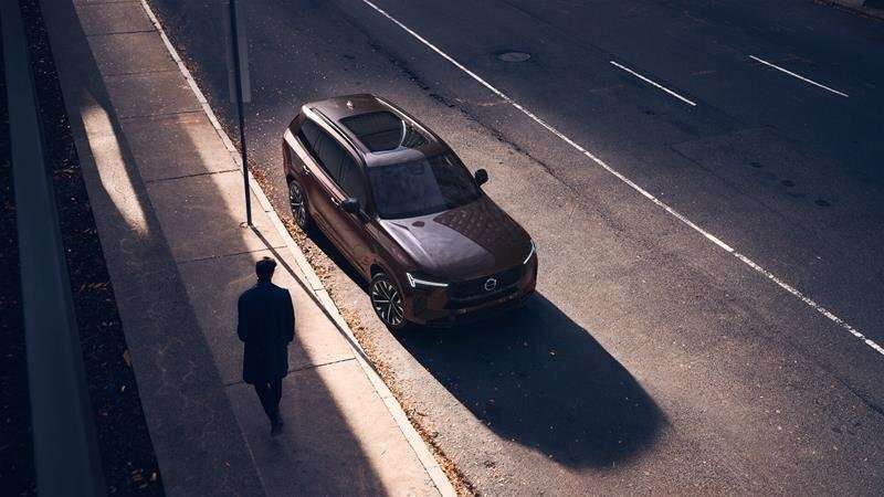 2026 Volvo XC90 Ultra 7-Seater (Dark Theme) alt 3