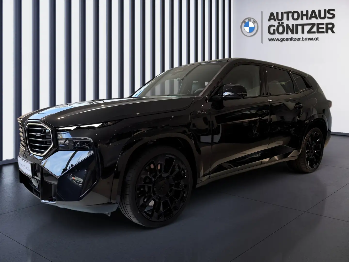 BMW XM 50e Schwarz - 2