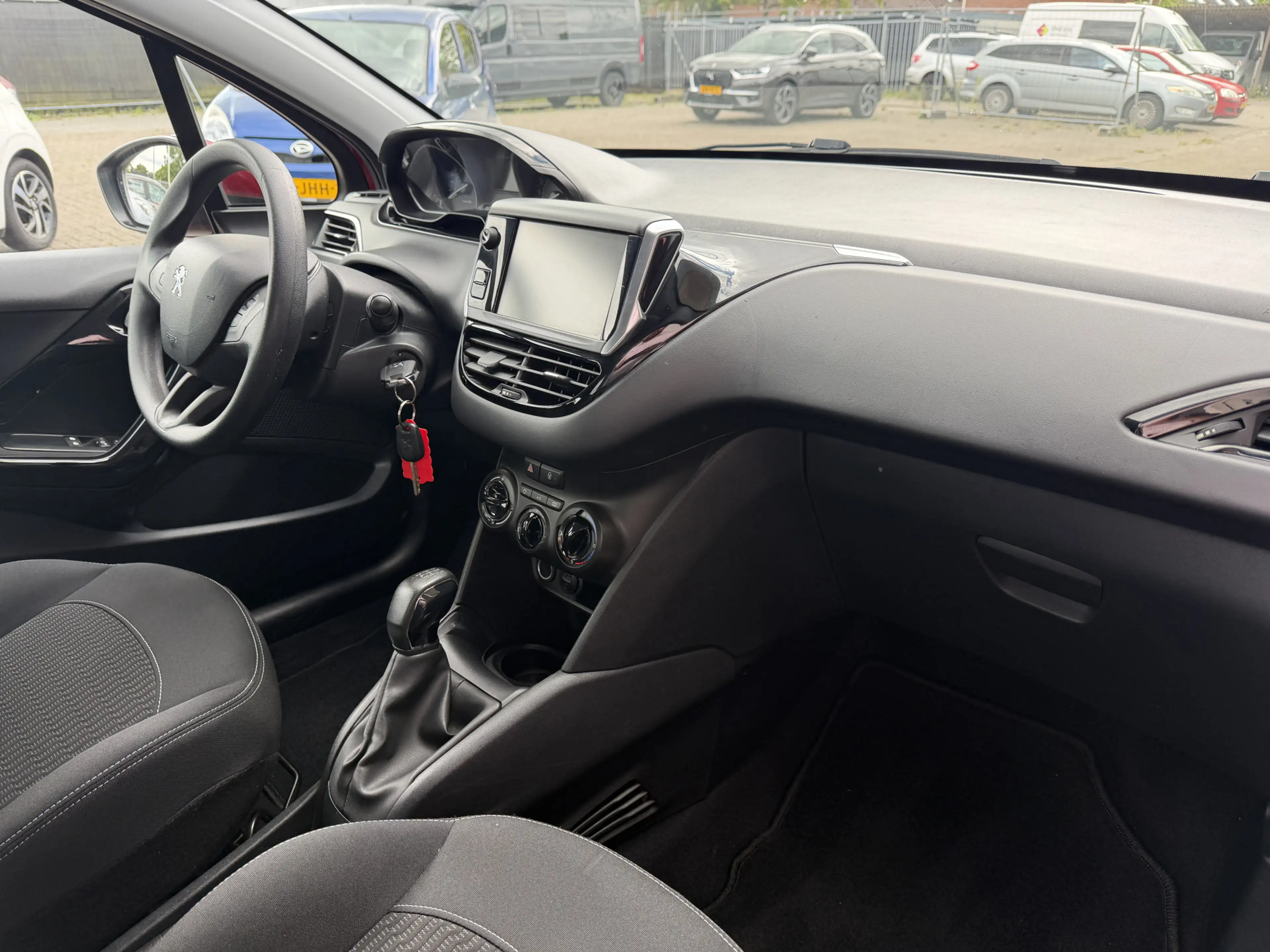Peugeot 208 1.2 Blue Lease Executive Navi Airco Cruise Carplay — photo 9