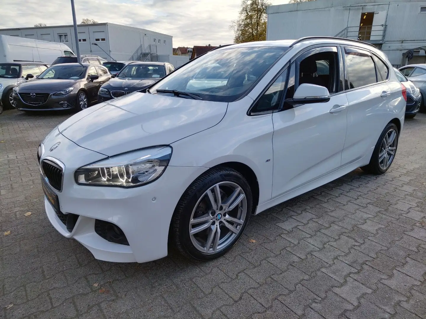 BMW 220 Active Tourer 220 i M Sport+PANO+NAVI+CAM+AHK Weiß - 1