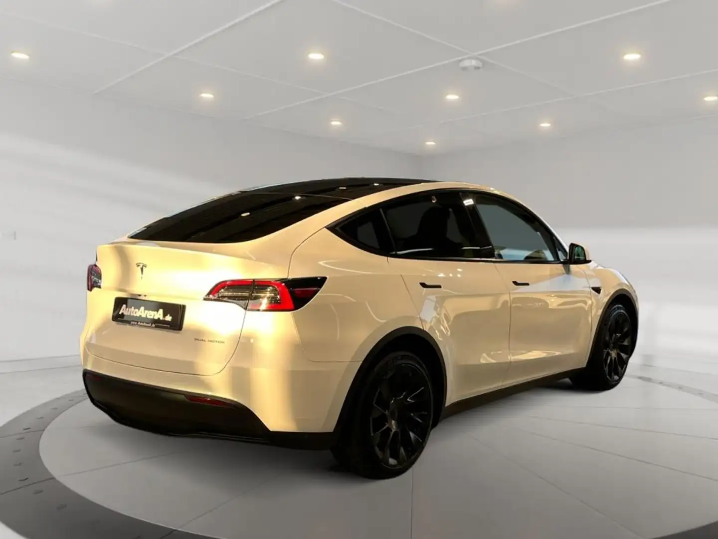 Tesla Model Y Long Range Dual AWD +Pano+4xSHZ+LM+KAM Weiß - 2