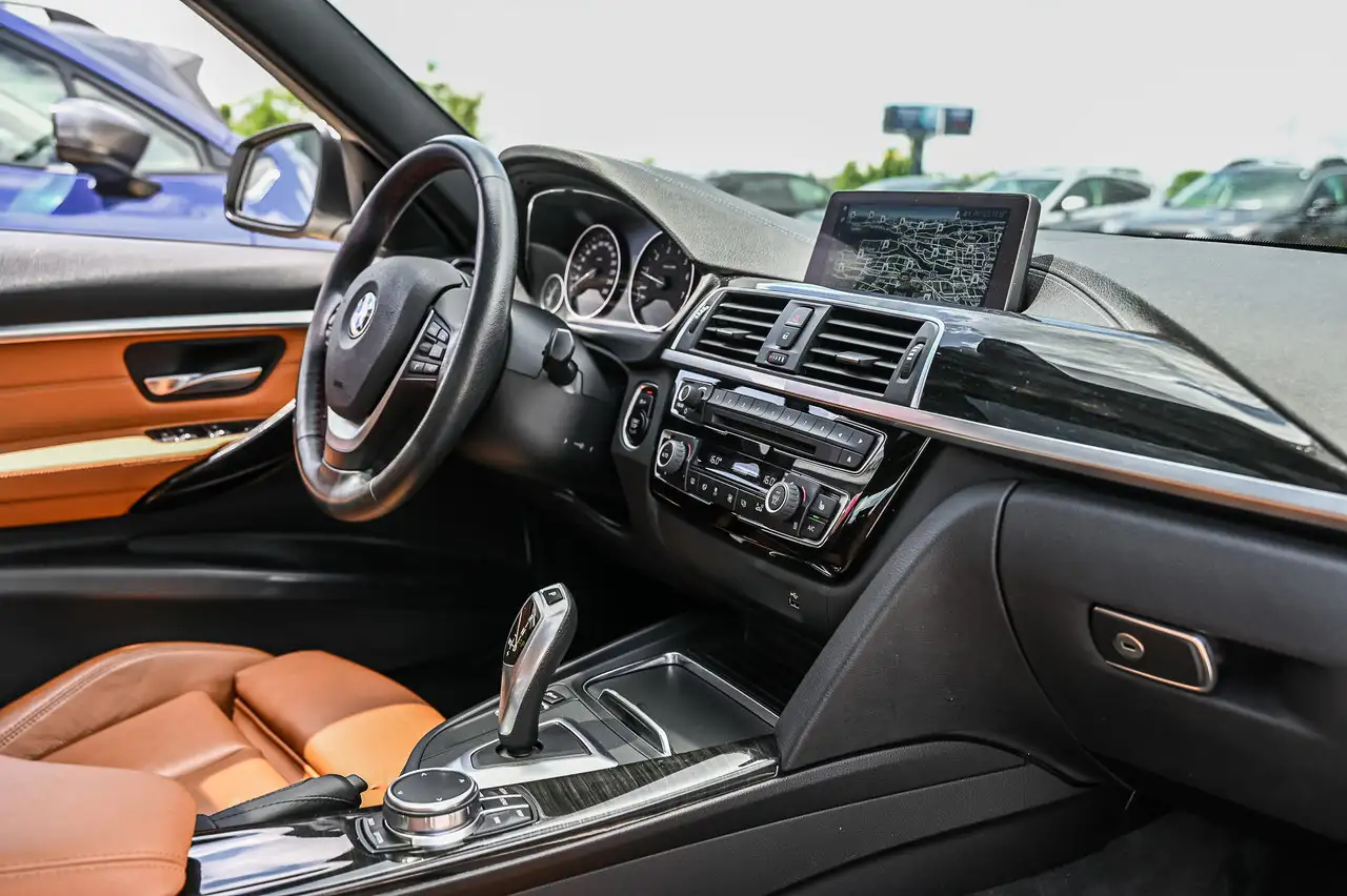 BMW 3 Series photo BMW 3 Series