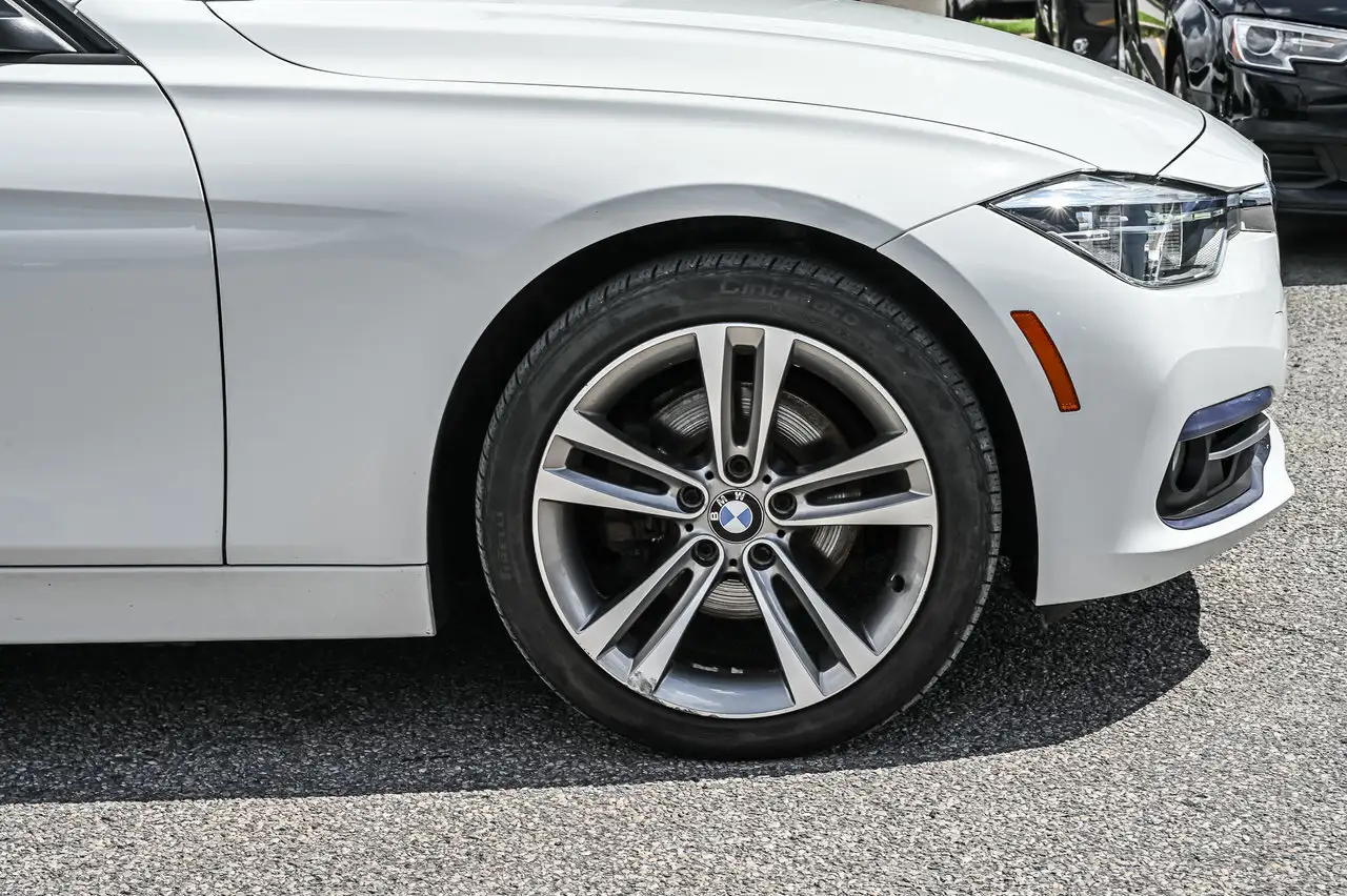 BMW 3 Series photo BMW 3 Series