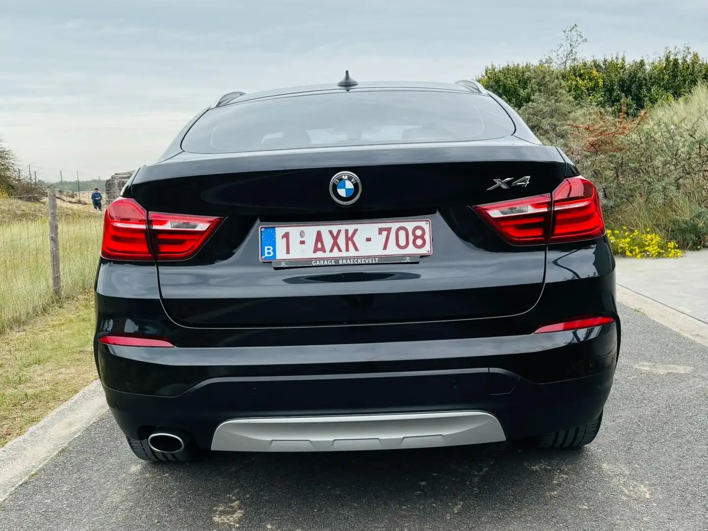 BMW X4 X4 xDrive20d Aut. xLine Zwart - 2