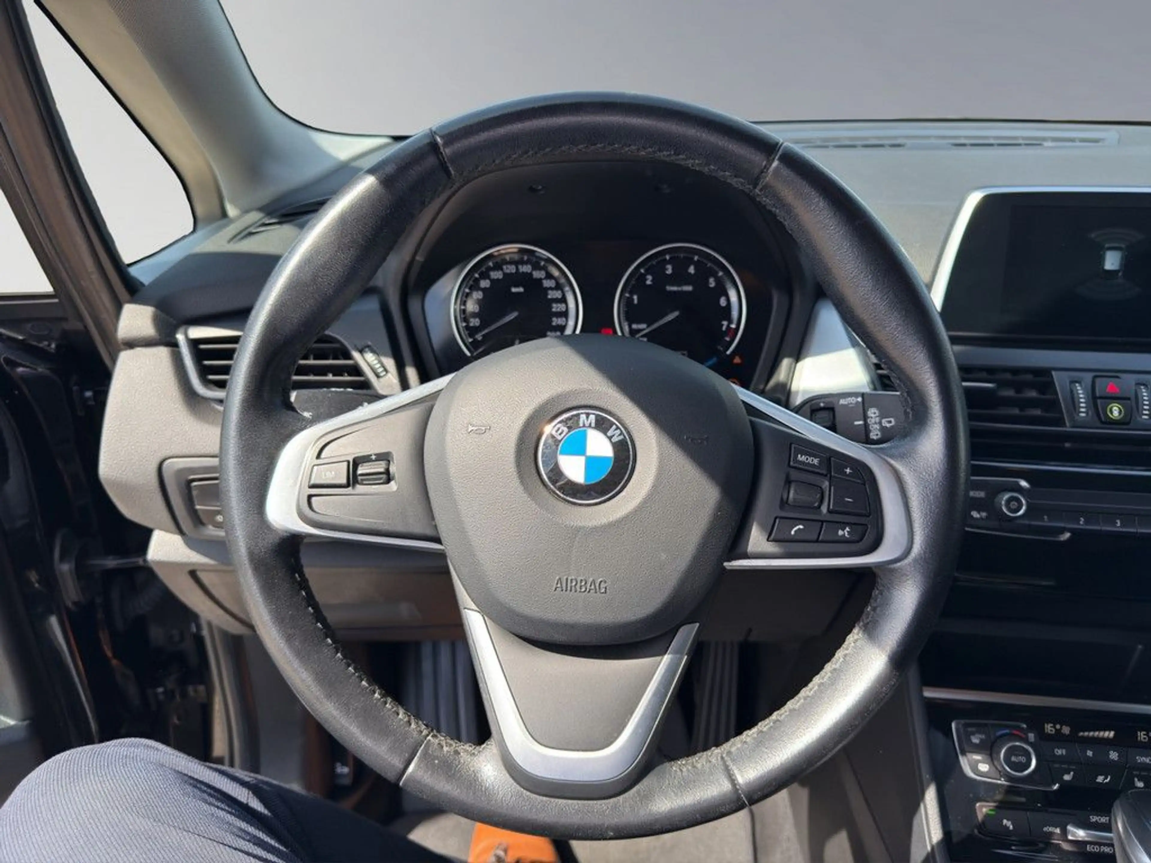 BMW 225 Hybrid iPerformance SHZ FACEL. — photo 11