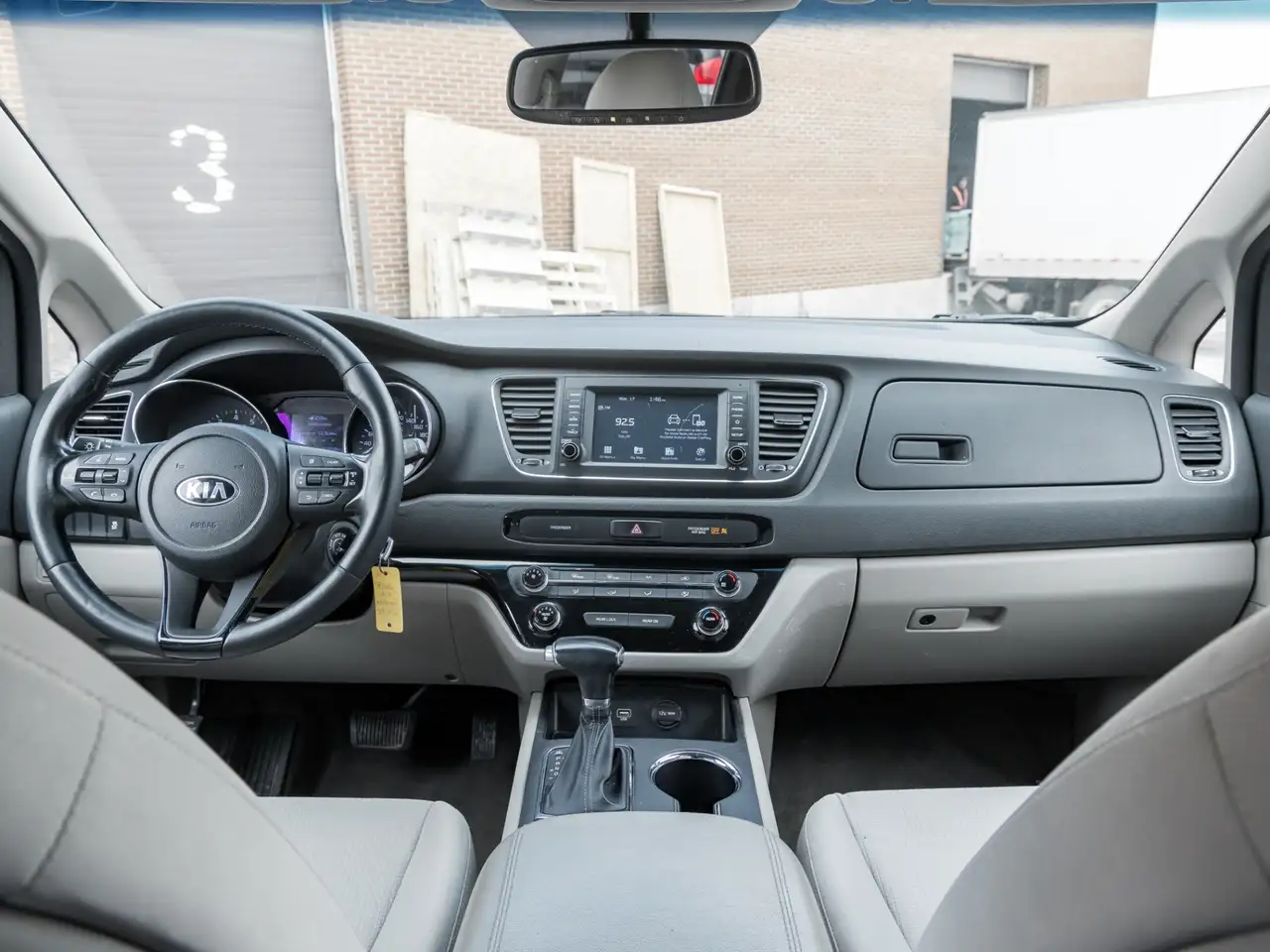 Kia Sedona снимка Kia Sedona