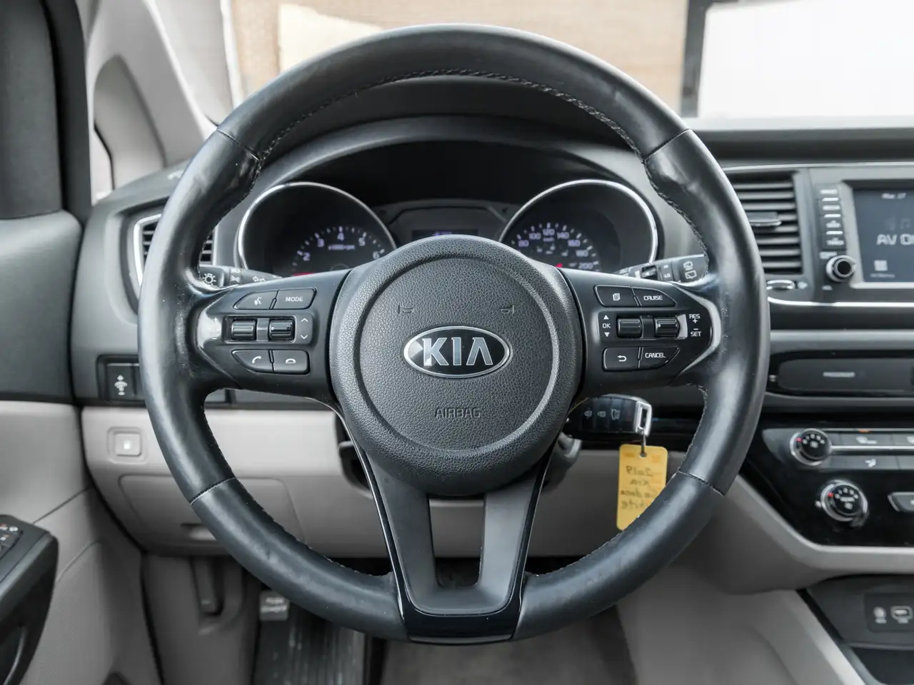 Kia Sedona снимка Kia Sedona