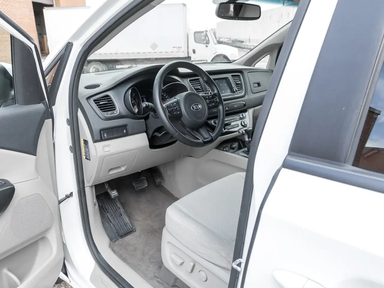 Kia Sedona снимка Kia Sedona