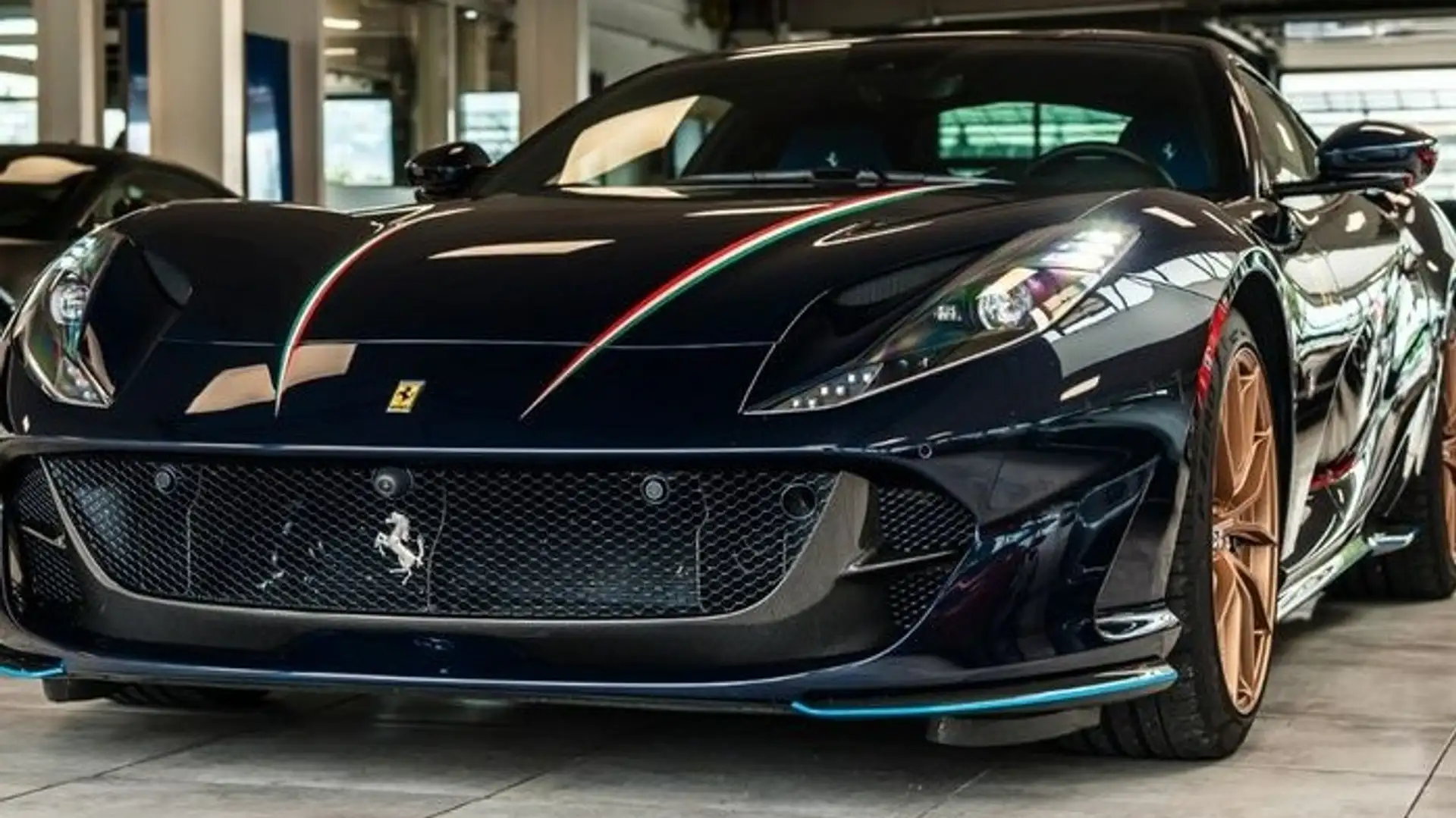 Ferrari 812 Superfast Azul - 2