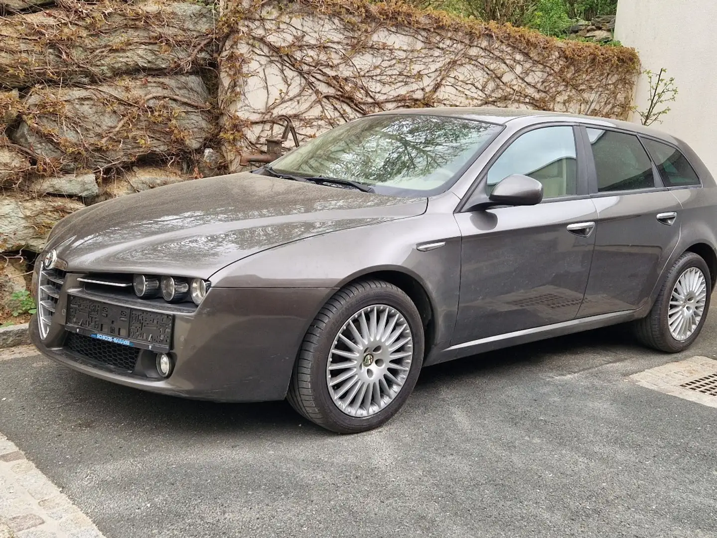 Alfa Romeo 159 SW 1,9 JTDM 16V Distinctive Grau - 1
