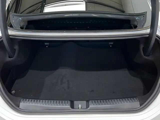 Mercedes-Benz 250 view 6