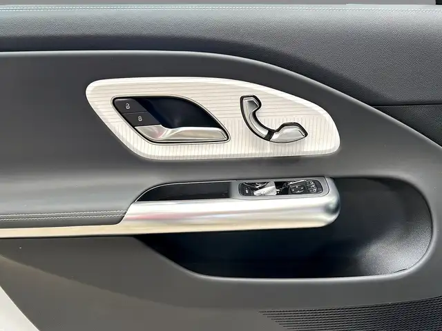 Mercedes-Benz 250 view 13