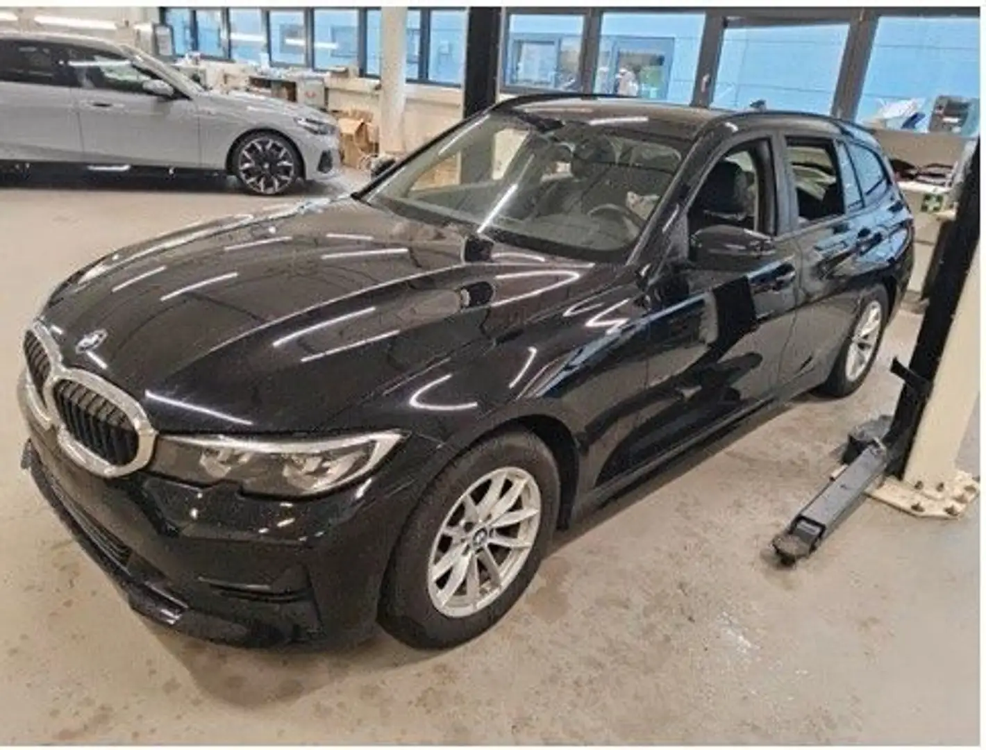 BMW 318 d Advantage Aut/Navi/SportSitze/KeyLessGo Noir - 1