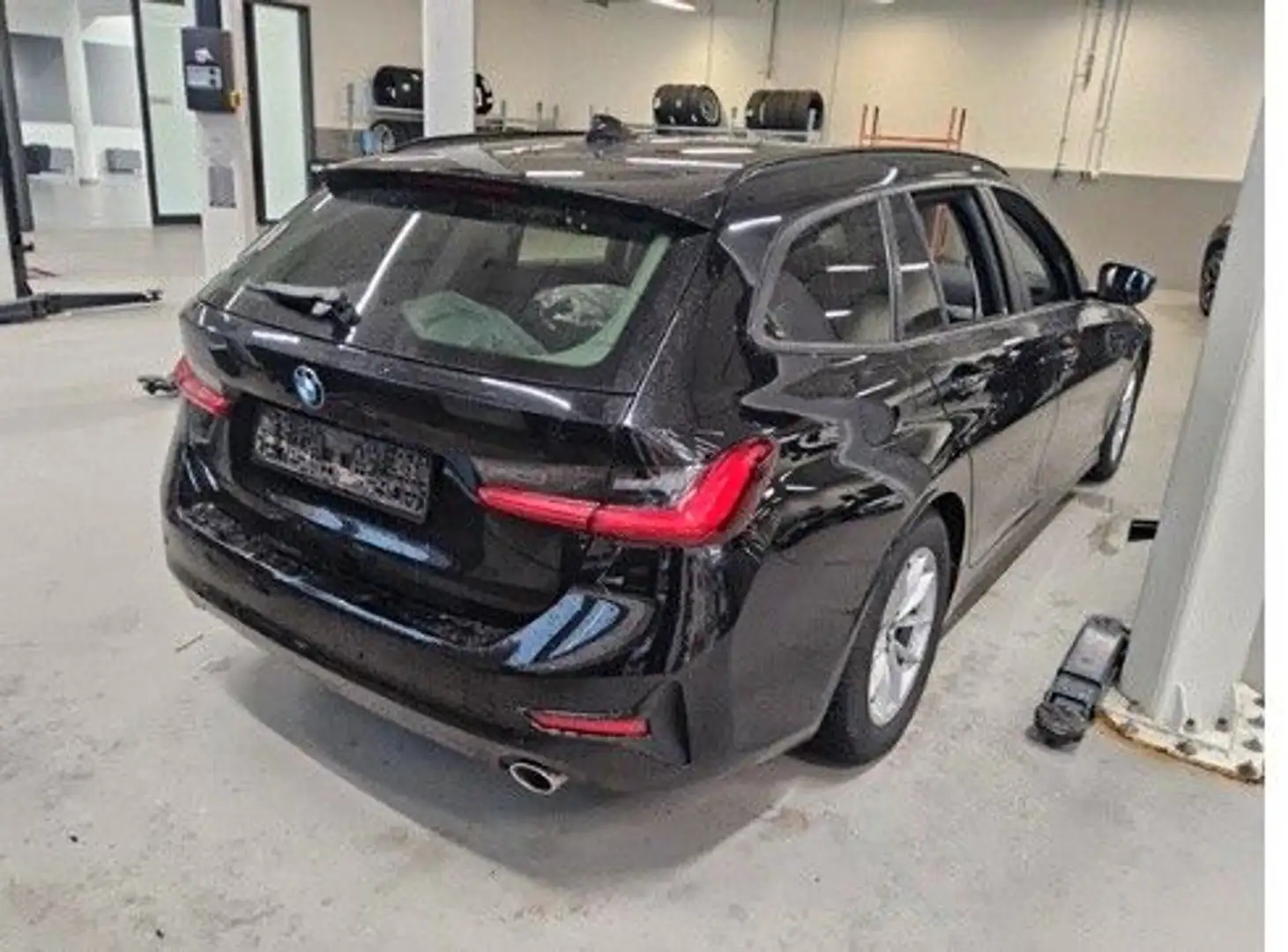 BMW 318 d Advantage Aut/Navi/SportSitze/KeyLessGo Noir - 2