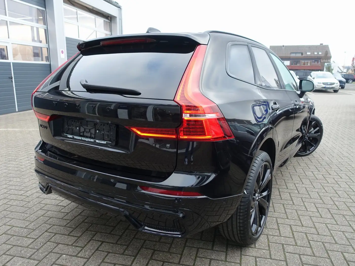 Volvo XC60 Black Edition Plus T6 AWD/FourC/HeadUP/360° - 2