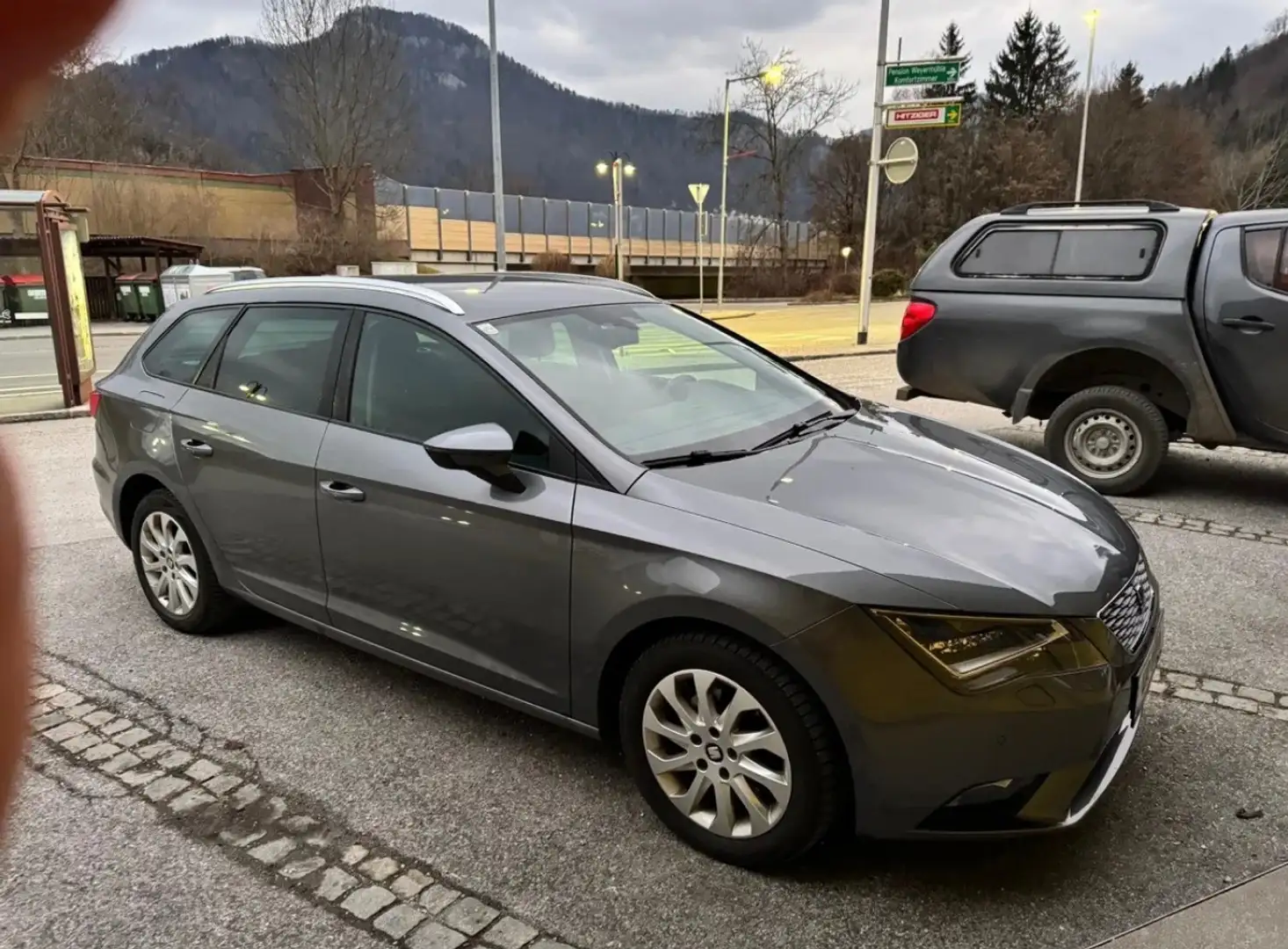 SEAT Leon Leon ST Style 1,6 TDI CR 4Drive Style Grau - 1