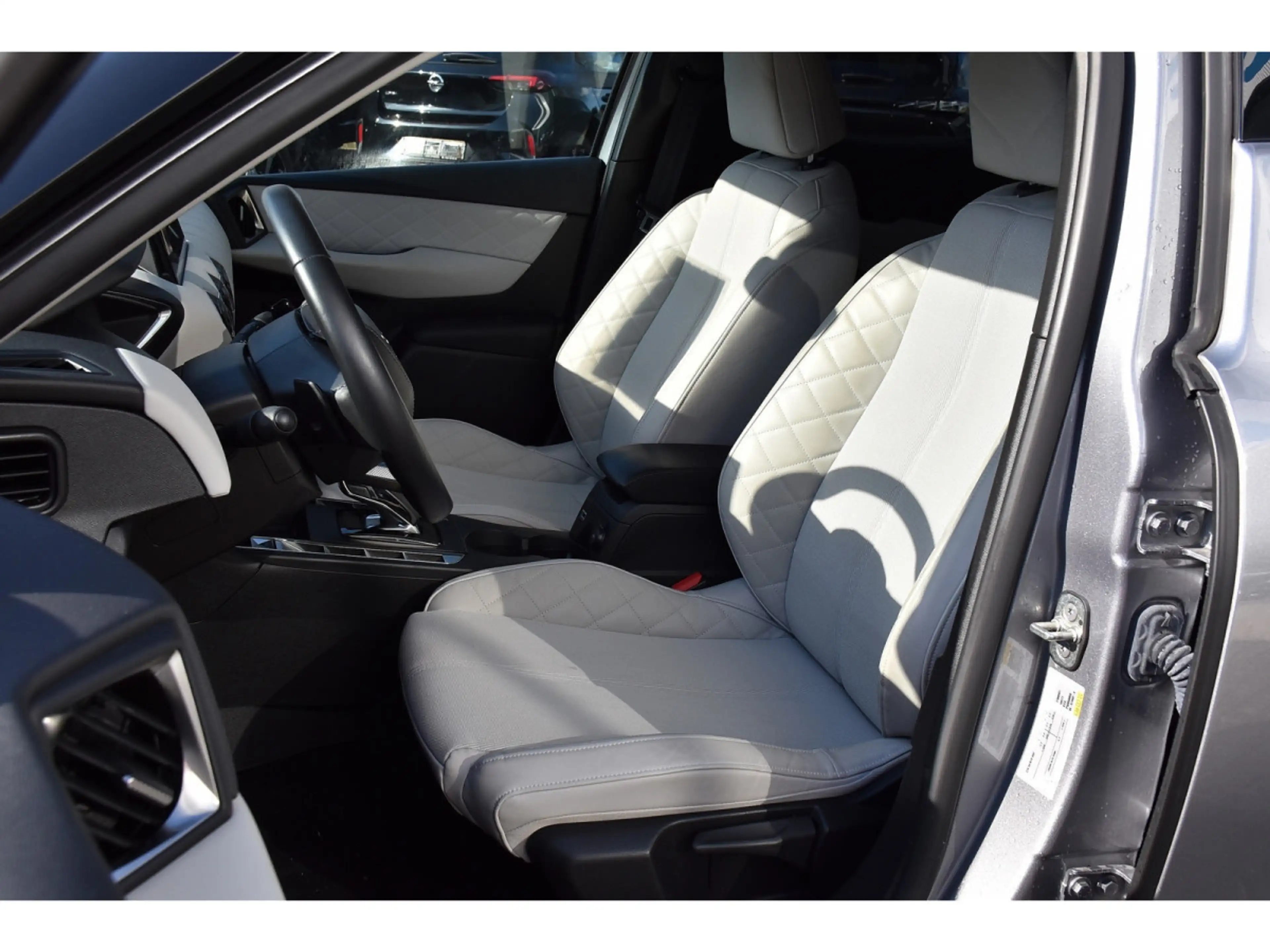 DS Automobiles DS 3 1.2 PureTech EAT8 Rivoli CUIR GPS CAM LANE SIDE — photo 6
