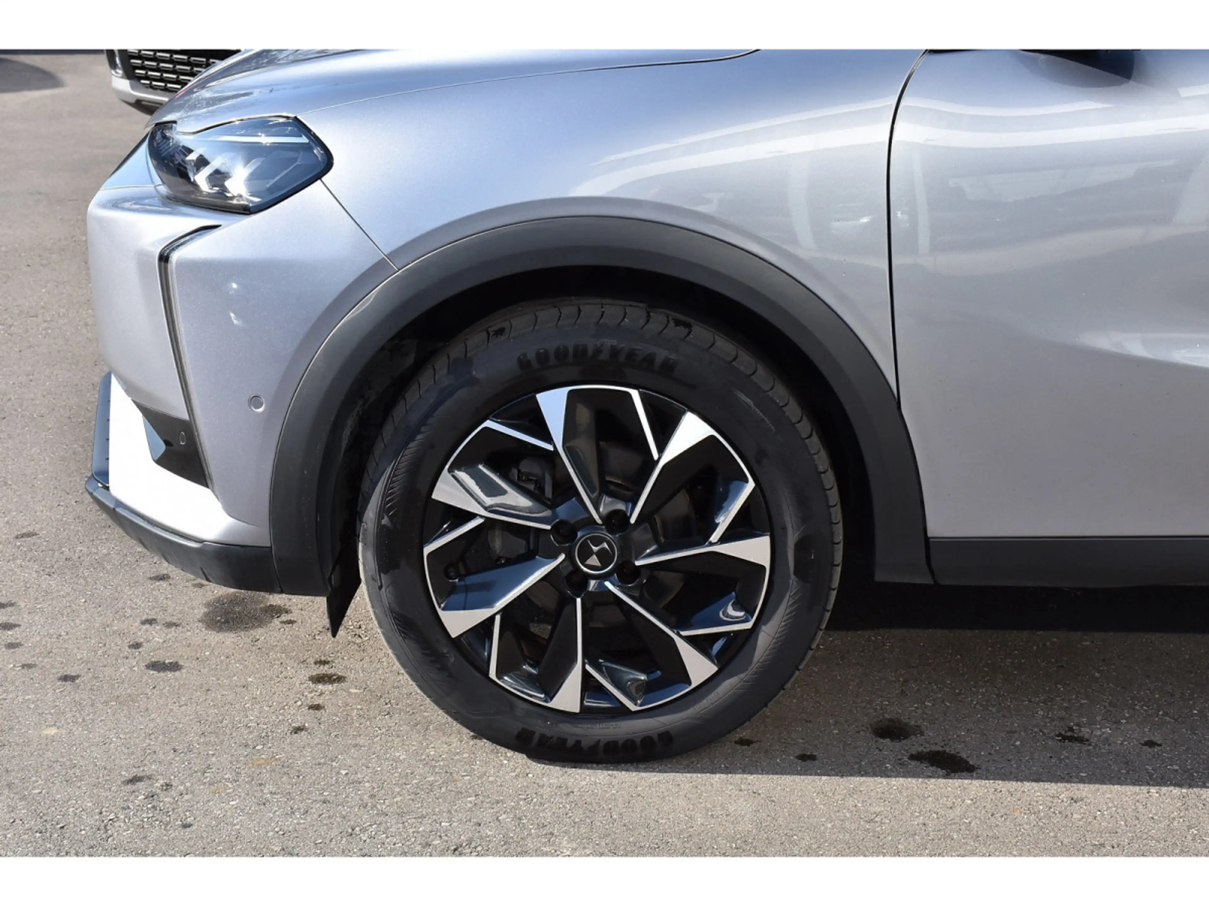 DS Automobiles DS 3 1.2 PureTech EAT8 Rivoli CUIR GPS CAM LANE SIDE — photo 5