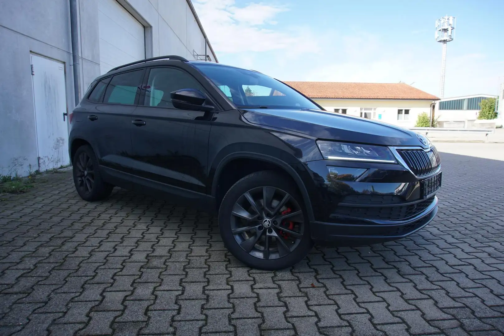 Skoda Karoq Style DSG 2.0TDI 4x4 Canton Pano Leder Schwarz - 1