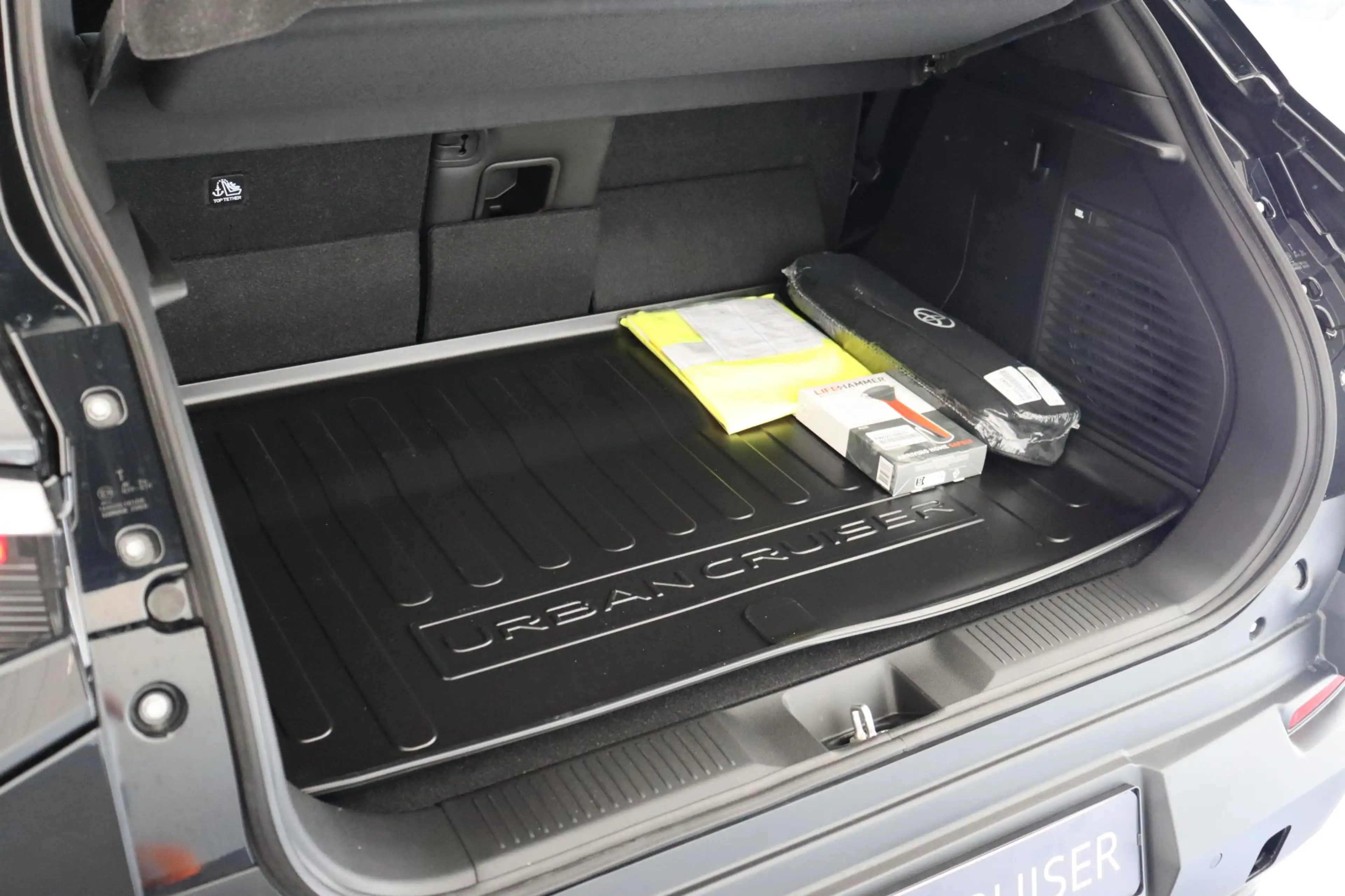 Toyota Urban Cruiser Executive 61 kWh, Nieuw en snel leverbaar met €250 — photo 15