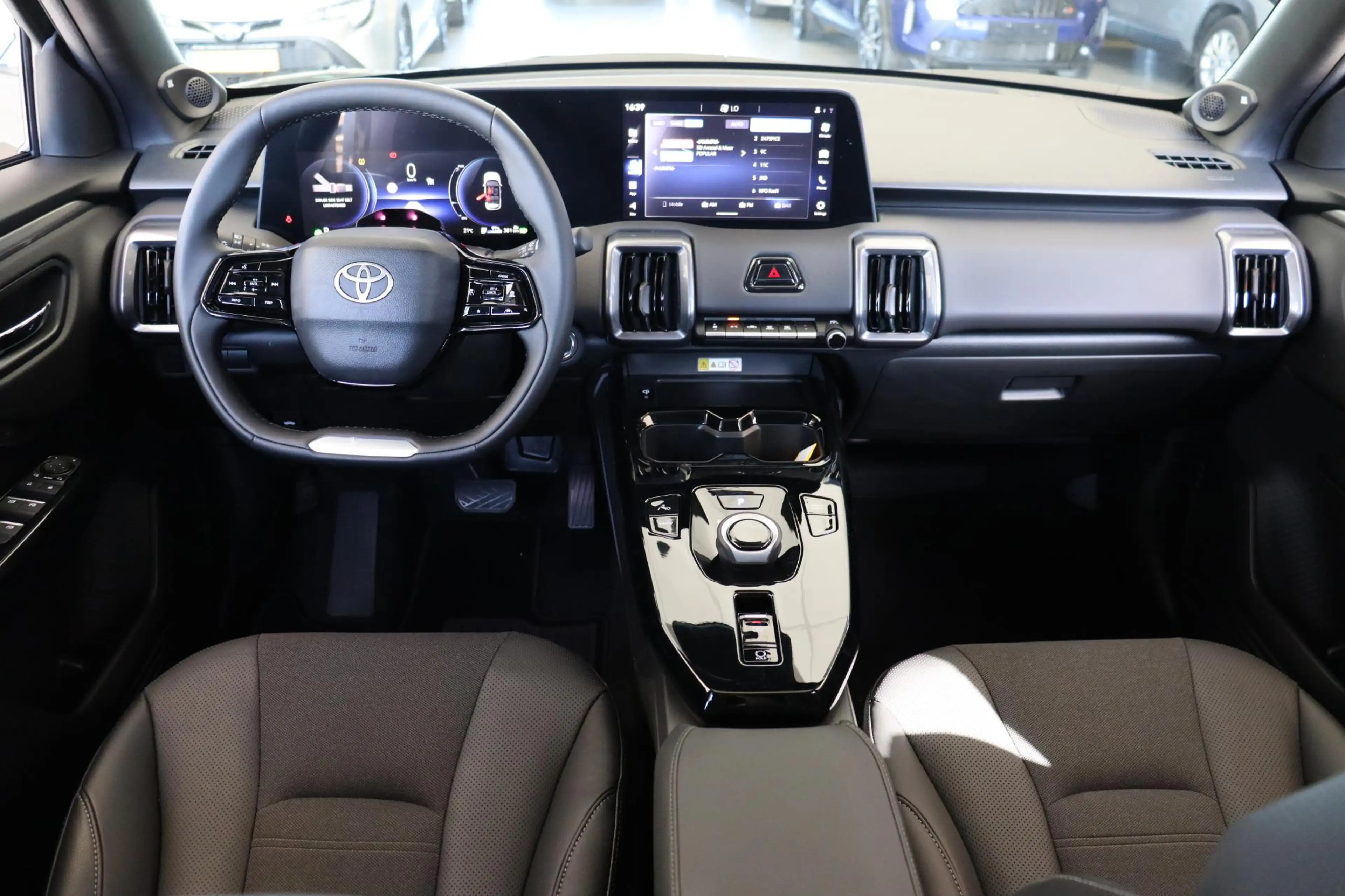 Toyota Urban Cruiser Executive 61 kWh, Nieuw en snel leverbaar met €250 — photo 3