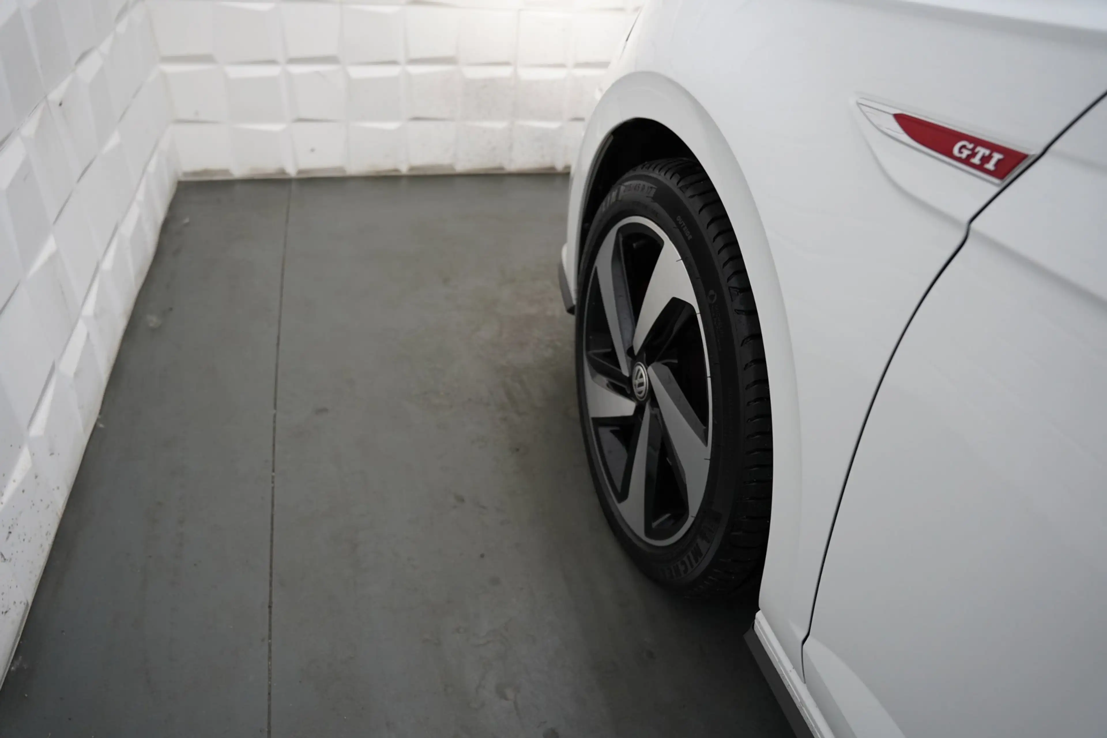 Volkswagen Polo GTI 2.0 TSI VIRTUAL KEYLESS BEATS CAMERA — photo 25