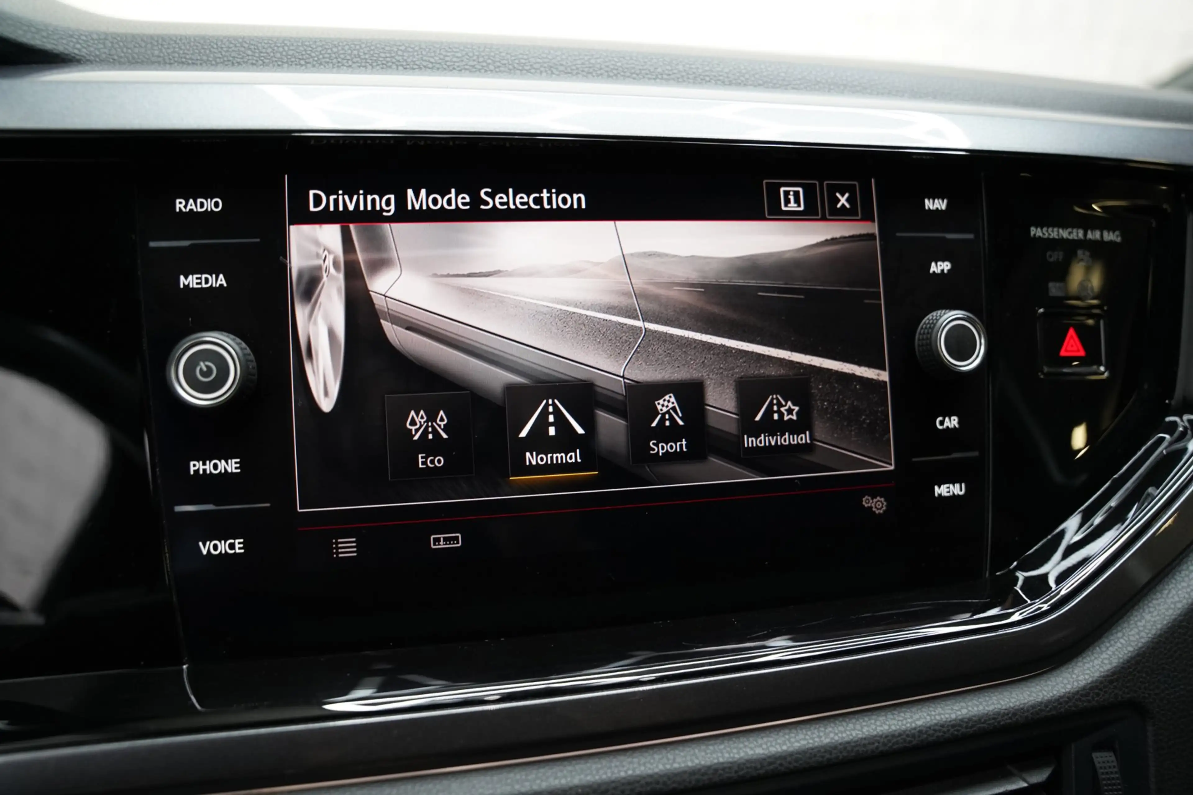 Volkswagen Polo GTI 2.0 TSI VIRTUAL KEYLESS BEATS CAMERA — photo 16
