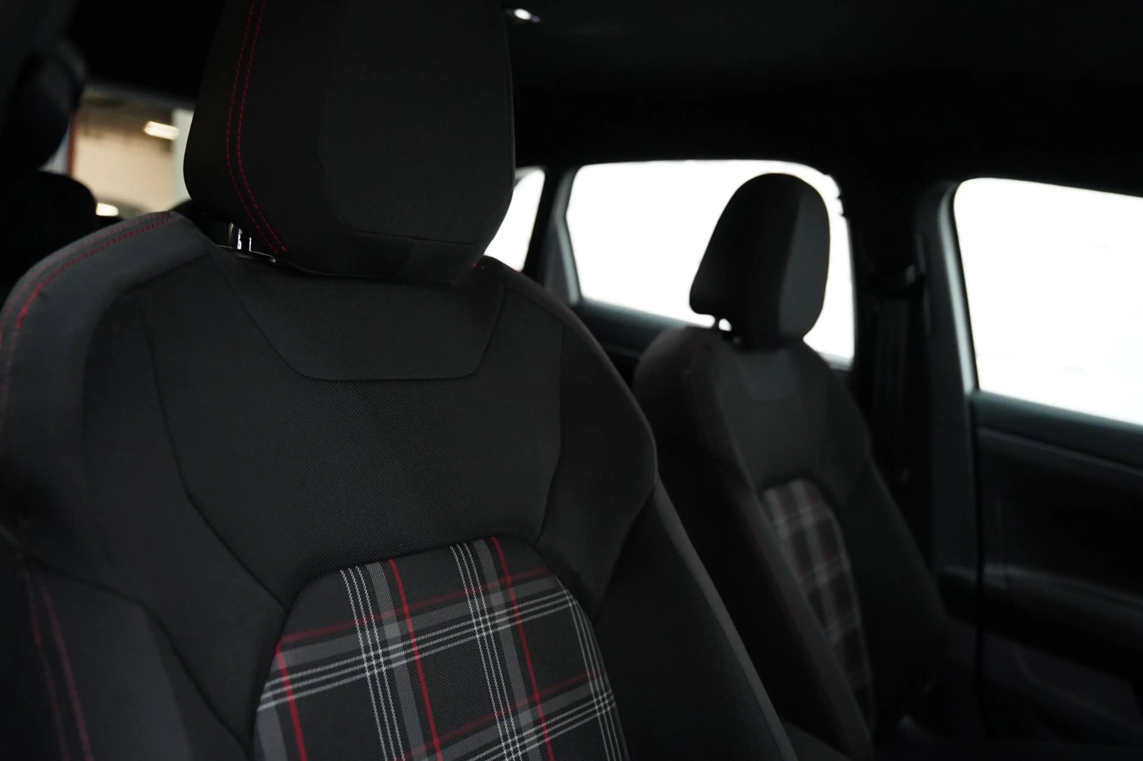 Volkswagen Polo GTI 2.0 TSI VIRTUAL KEYLESS BEATS CAMERA — photo 27