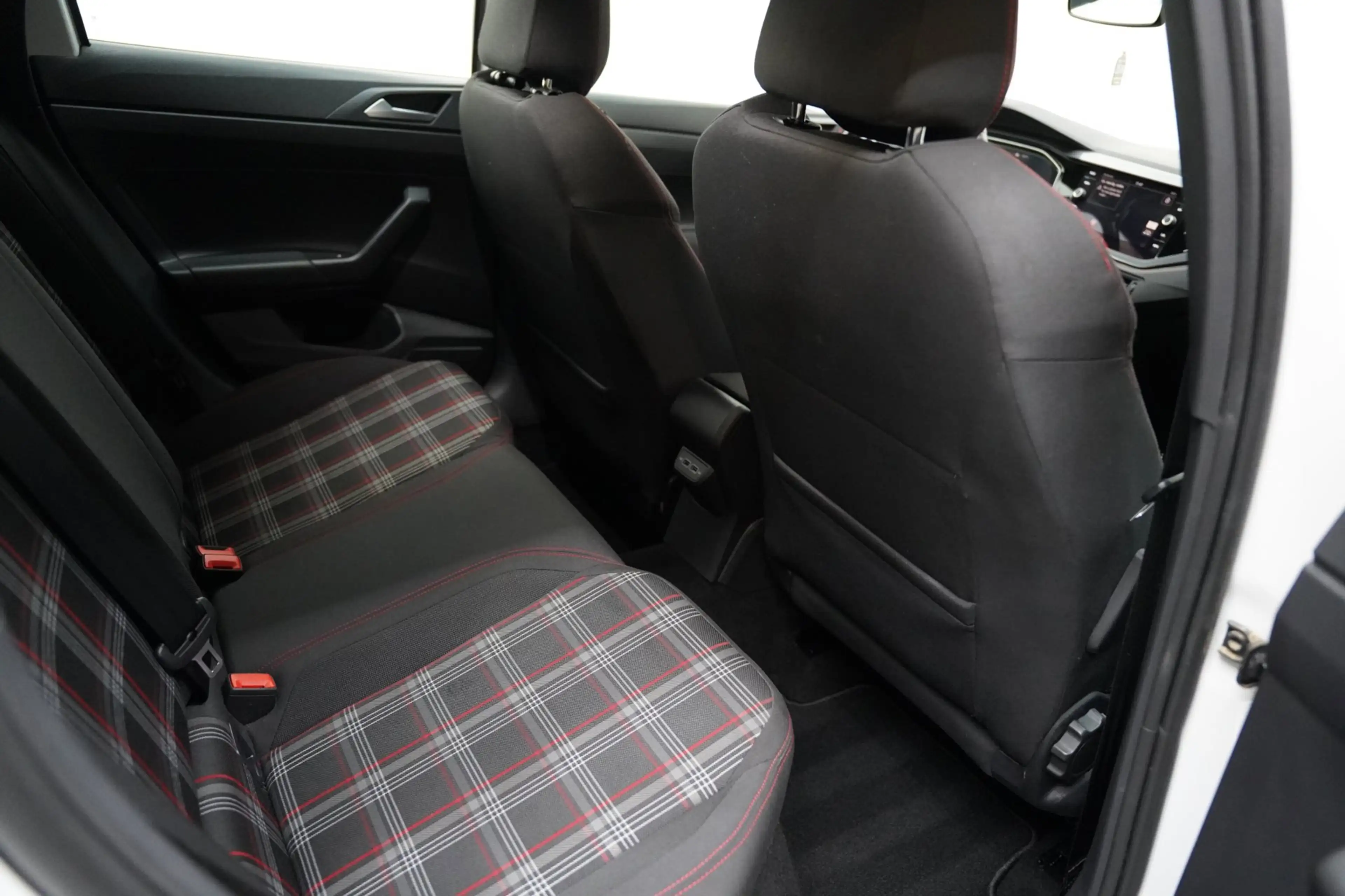 Volkswagen Polo GTI 2.0 TSI VIRTUAL KEYLESS BEATS CAMERA — photo 31