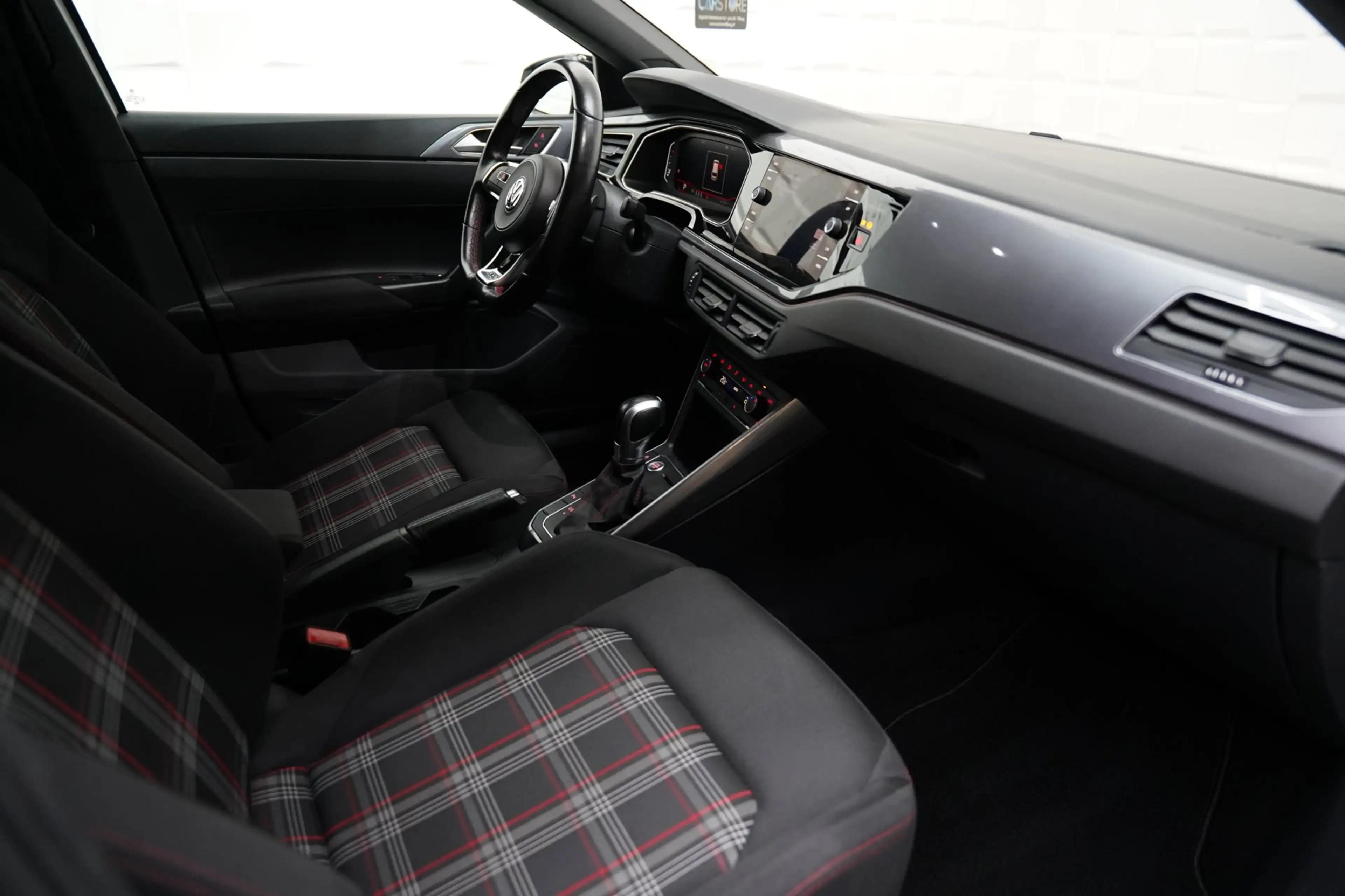 Volkswagen Polo GTI 2.0 TSI VIRTUAL KEYLESS BEATS CAMERA — photo 33